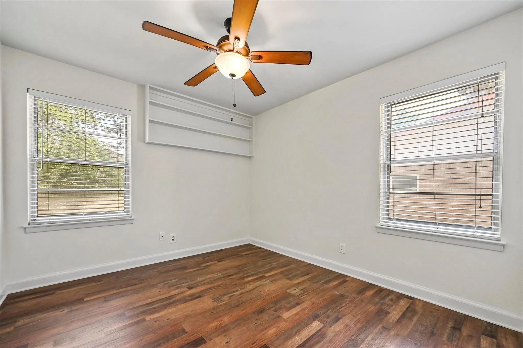 Single Family Residence For Sale in Tarrant County , 3463 Paint Trail, Fort Worth, Texas 76116, 3 Bedrooms, 2 Bathrooms, 1 Garage spaces, 1,186 Sqft, built in 1959, Price $195,000, mls#21135563, Real Estate Agent in Fort Worth, Homes For Sale in Tarrant county, Homes For Sale in Fort Worth, Realtor in Fort Worth Texas, Real Estate Brokerage Independent Realty Texas, Luminita Cordes Realtor