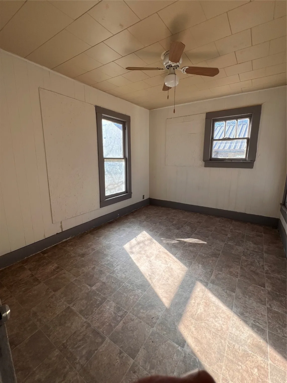 Single Family Residence For Sale in Coleman County , 316 E 7th Street, Coleman, Texas 76834, 2 Bedroom, 1 Bathroom, Garage spaces, 856 Sqft, built in 1970, mls#21135701, Real Estate Agent in Coleman, Homes For Sale in Coleman county, Homes For Sale in Coleman, Realtor in Coleman Texas, Real Estate Brokerage Independent Realty Texas, Luminita Cordes Realtor