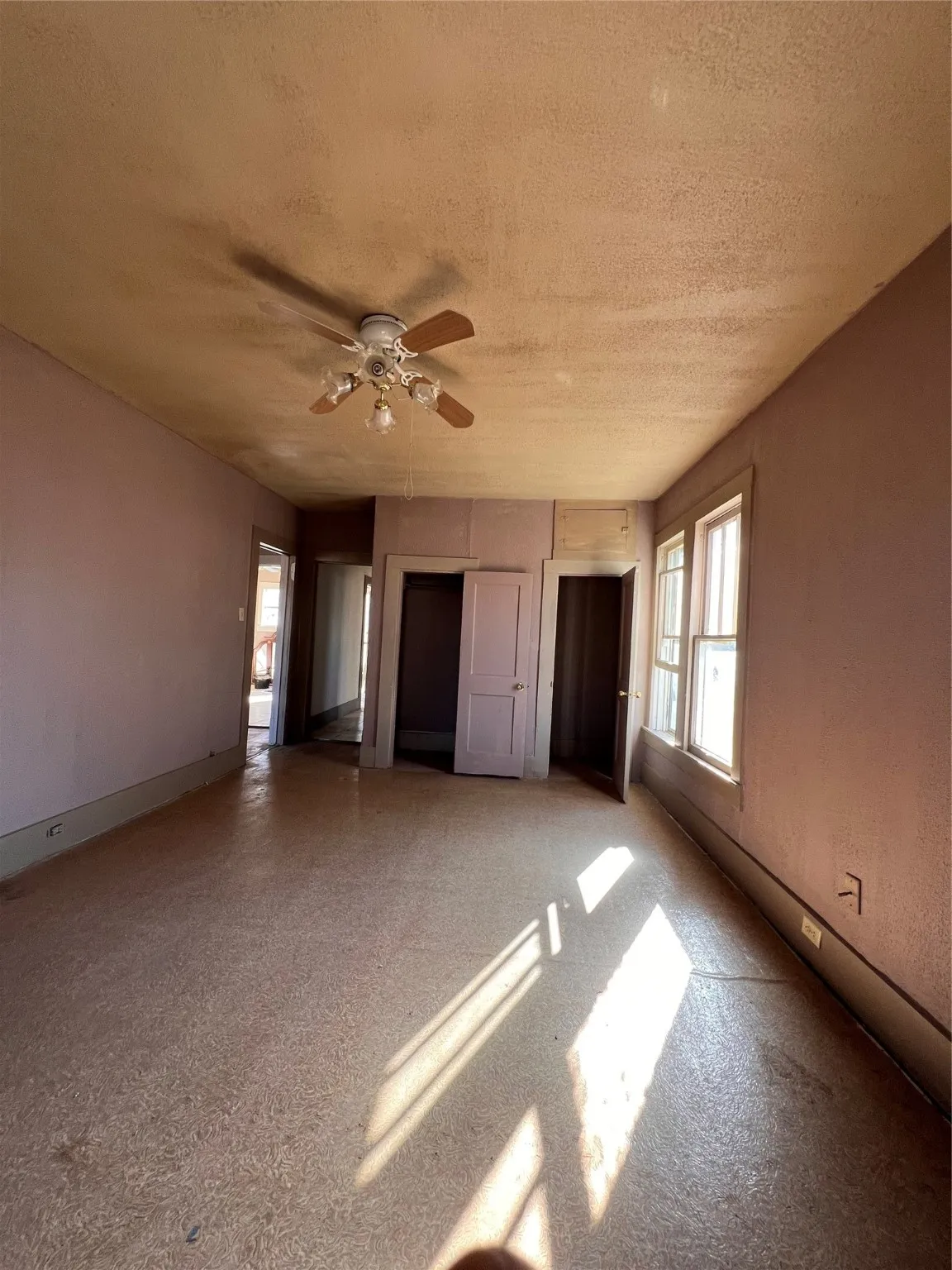 Single Family Residence For Sale in Coleman County , 316 E 7th Street, Coleman, Texas 76834, 2 Bedroom, 1 Bathroom, Garage spaces, 856 Sqft, built in 1970, mls#21135701, Real Estate Agent in Coleman, Homes For Sale in Coleman county, Homes For Sale in Coleman, Realtor in Coleman Texas, Real Estate Brokerage Independent Realty Texas, Luminita Cordes Realtor