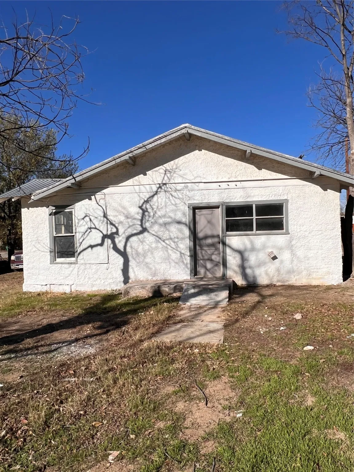 Single Family Residence For Sale in Coleman County , 316 E 7th Street, Coleman, Texas 76834, 2 Bedroom, 1 Bathroom, Garage spaces, 856 Sqft, built in 1970, mls#21135701, Real Estate Agent in Coleman, Homes For Sale in Coleman county, Homes For Sale in Coleman, Realtor in Coleman Texas, Real Estate Brokerage Independent Realty Texas, Luminita Cordes Realtor