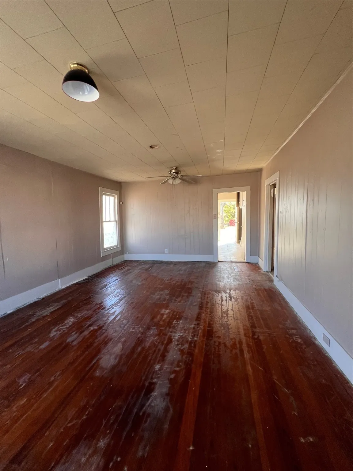 Single Family Residence For Sale in Coleman County , 316 E 7th Street, Coleman, Texas 76834, 2 Bedroom, 1 Bathroom, Garage spaces, 856 Sqft, built in 1970, mls#21135701, Real Estate Agent in Coleman, Homes For Sale in Coleman county, Homes For Sale in Coleman, Realtor in Coleman Texas, Real Estate Brokerage Independent Realty Texas, Luminita Cordes Realtor