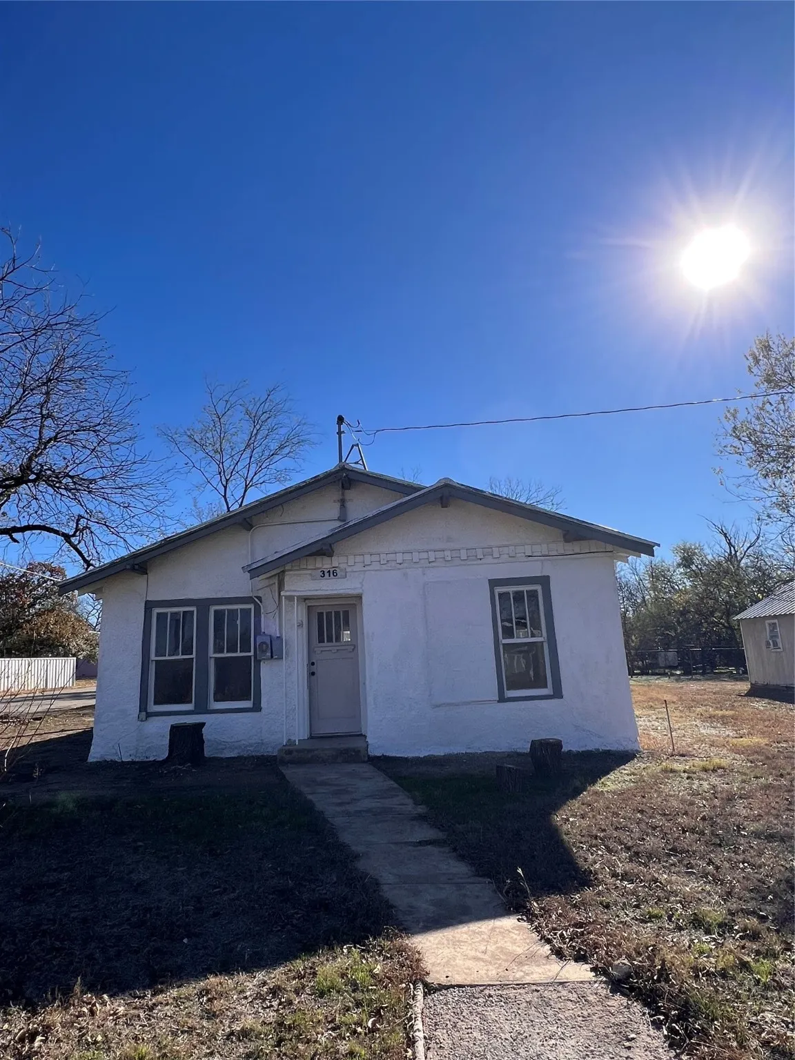 Single Family Residence For Sale in Coleman County , 316 E 7th Street, Coleman, Texas 76834, 2 Bedroom, 1 Bathroom, Garage spaces, 856 Sqft, built in 1970, mls#21135701, Real Estate Agent in Coleman, Homes For Sale in Coleman county, Homes For Sale in Coleman, Realtor in Coleman Texas, Real Estate Brokerage Independent Realty Texas, Luminita Cordes Realtor