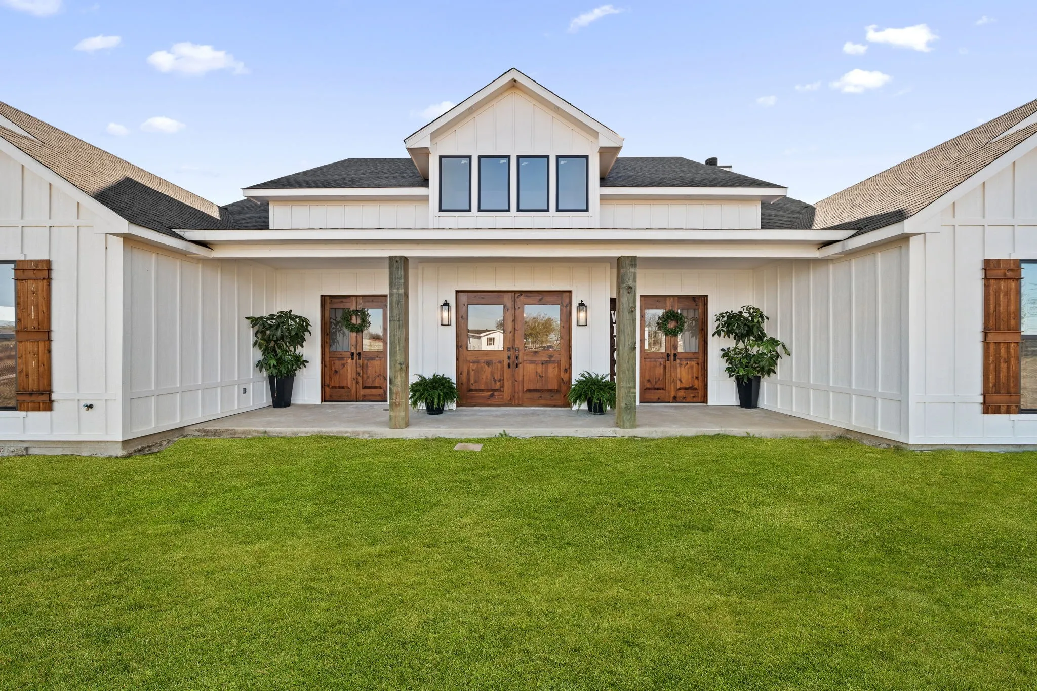 Single Family Residence For Sale in Kaufman County , 14346 Quail Lane, Terrell, Texas 75160, 4 Bedroom, 4 Bathroom, 2 Garage spaces, 3,087 Sqft, built in 2023, Preowned, mls#21135696, Real Estate Agent in Terrell, Homes For Sale in Kaufman county, Homes For Sale in Terrell, Realtor in Terrell Texas, Real Estate Brokerage Independent Realty Texas, Luminita Cordes Realtor