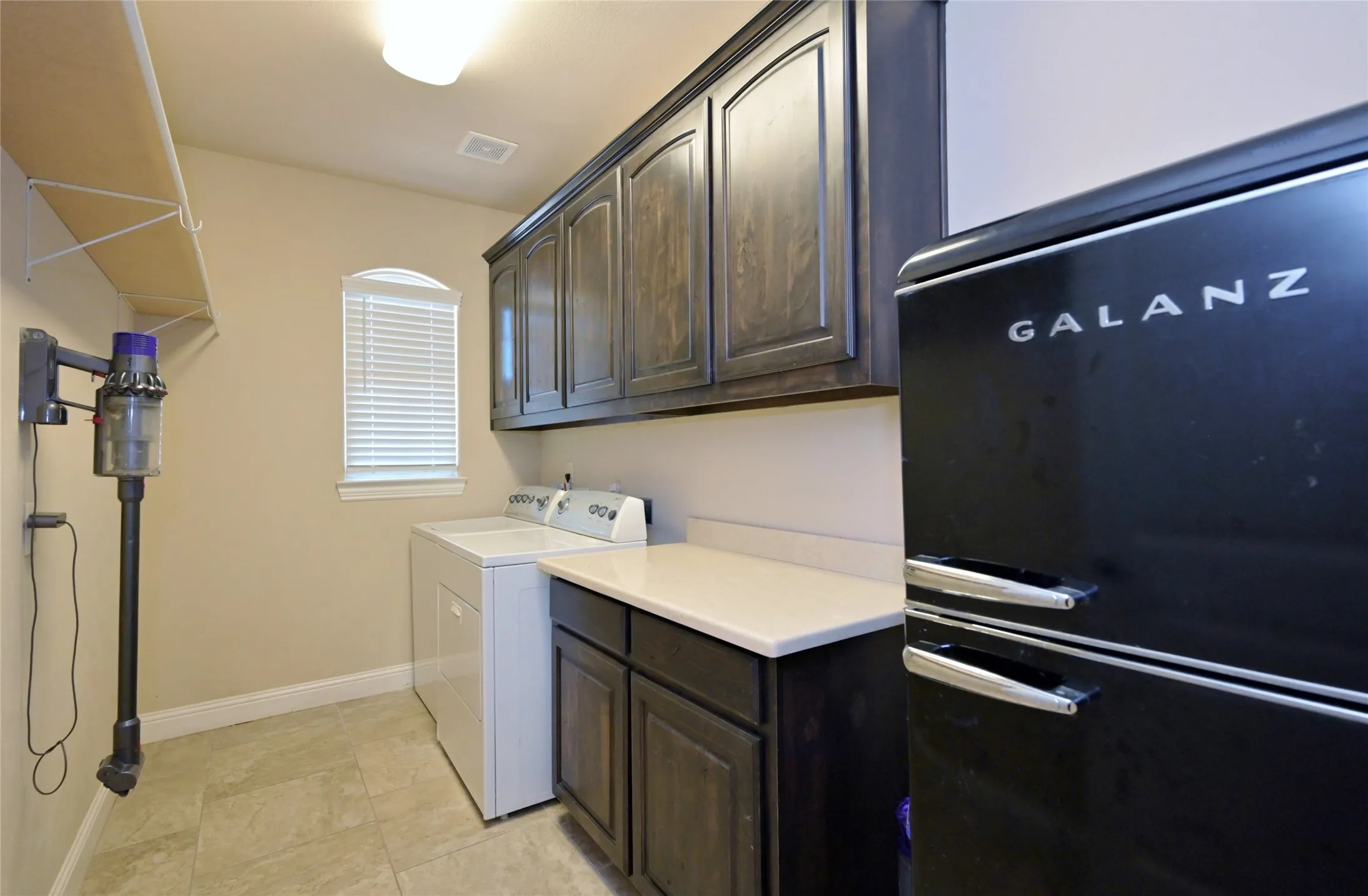 Single Family Residence For Sale in Rockwall County , 4095 Bridgecreek Drive, Rockwall, Texas 75032, 5 Bedroom, 3 Bathroom, 3 Garage spaces, 3,041 Sqft, built in 2014, Preowned, mls#21135358, Real Estate Agent in Rockwall, Homes For Sale in Rockwall county, Homes For Sale in Rockwall, Realtor in Rockwall Texas, Real Estate Brokerage Independent Realty Texas, Luminita Cordes Realtor
