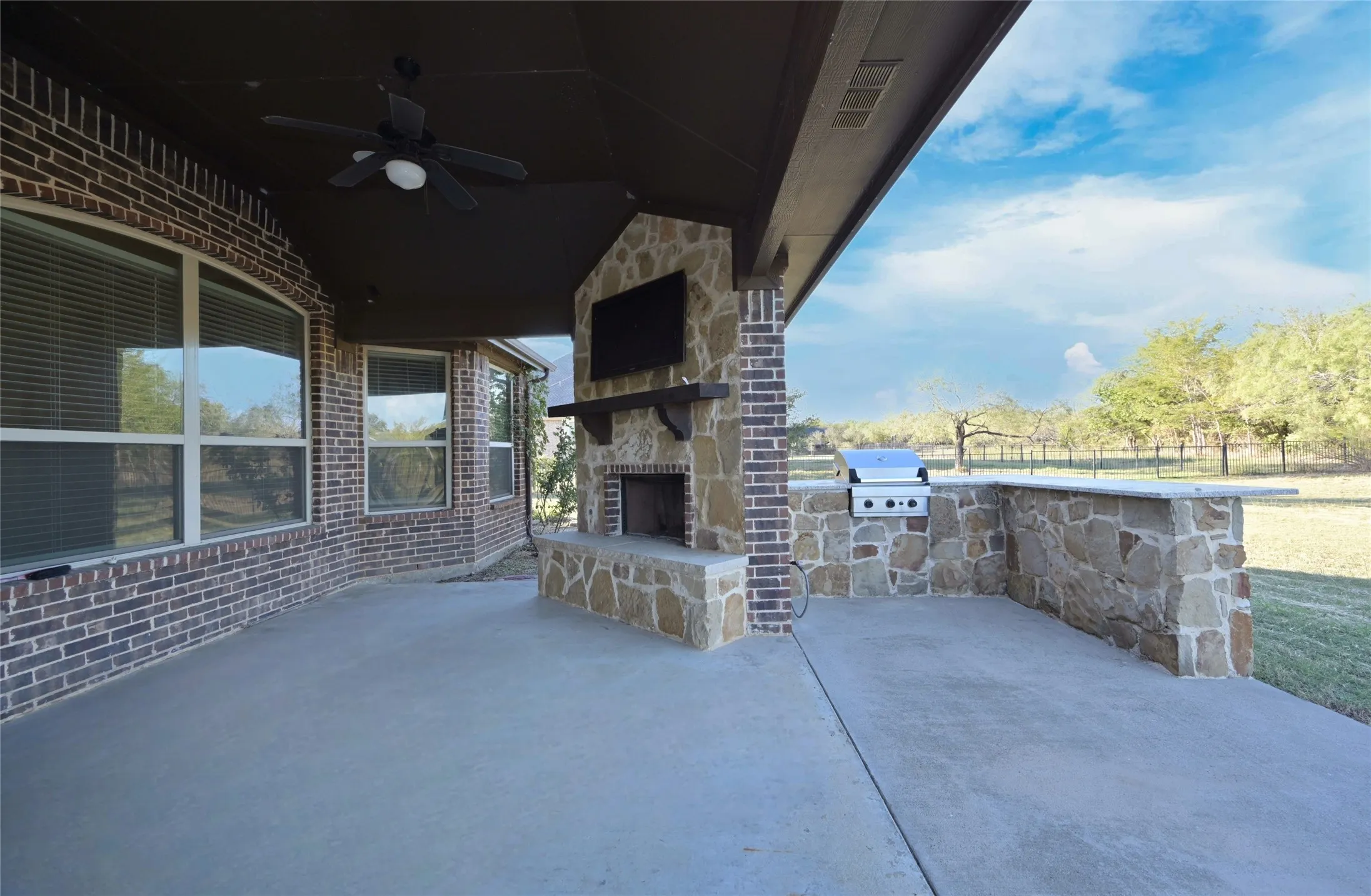 Single Family Residence For Sale in Rockwall County , 4095 Bridgecreek Drive, Rockwall, Texas 75032, 5 Bedroom, 3 Bathroom, 3 Garage spaces, 3,041 Sqft, built in 2014, Preowned, mls#21135358, Real Estate Agent in Rockwall, Homes For Sale in Rockwall county, Homes For Sale in Rockwall, Realtor in Rockwall Texas, Real Estate Brokerage Independent Realty Texas, Luminita Cordes Realtor