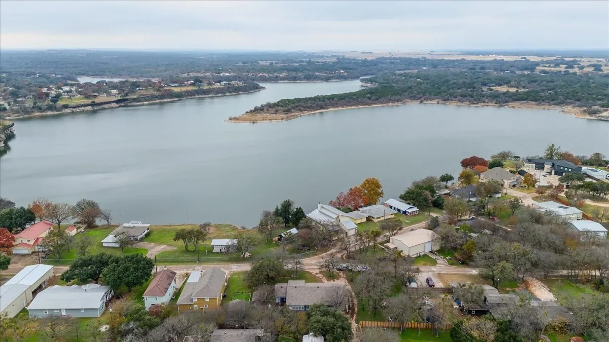 Single Family Residence For Sale in Bosque County , 158 County Road 1733, Clifton, Texas 76634, 3 Bedroom, 2 Bathroom, Garage spaces, 2,330 Sqft, built in 1950, mls#21133491, Real Estate Agent in Clifton, Homes For Sale in Bosque county, Homes For Sale in Clifton, Realtor in Clifton Texas, Real Estate Brokerage Independent Realty Texas, Luminita Cordes Realtor