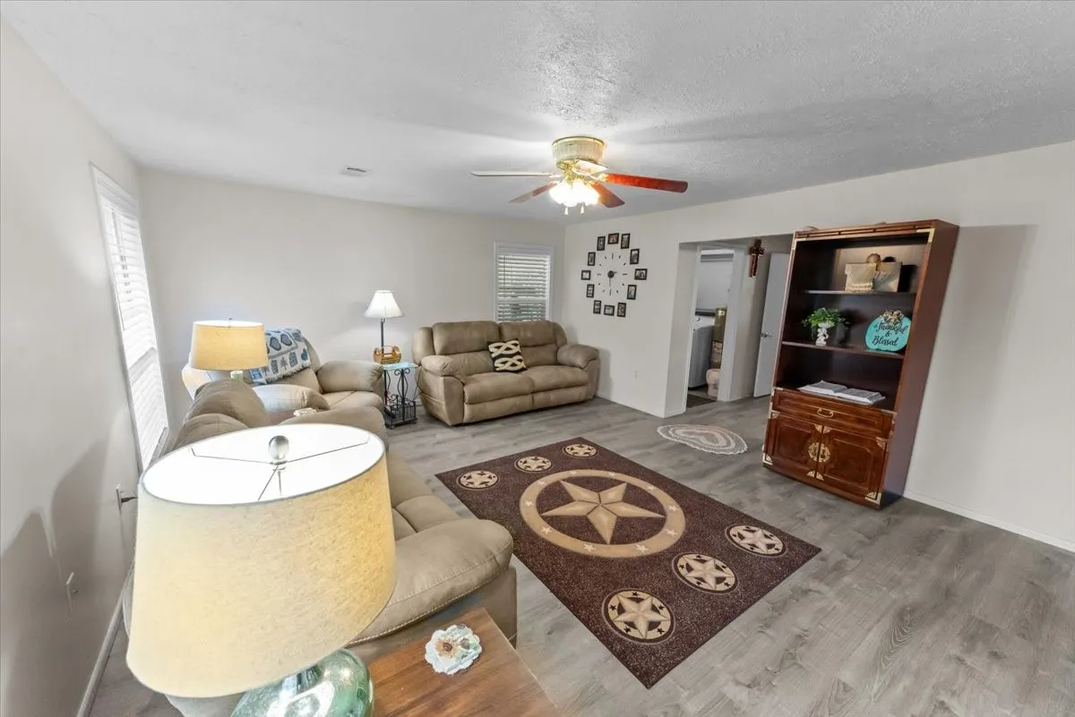 Single Family Residence For Sale in Bosque County , 158 County Road 1733, Clifton, Texas 76634, 3 Bedroom, 2 Bathroom, Garage spaces, 2,330 Sqft, built in 1950, mls#21133491, Real Estate Agent in Clifton, Homes For Sale in Bosque county, Homes For Sale in Clifton, Realtor in Clifton Texas, Real Estate Brokerage Independent Realty Texas, Luminita Cordes Realtor