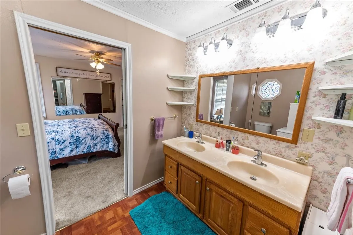 Single Family Residence For Sale in Bosque County , 158 County Road 1733, Clifton, Texas 76634, 3 Bedroom, 2 Bathroom, Garage spaces, 2,330 Sqft, built in 1950, mls#21133491, Real Estate Agent in Clifton, Homes For Sale in Bosque county, Homes For Sale in Clifton, Realtor in Clifton Texas, Real Estate Brokerage Independent Realty Texas, Luminita Cordes Realtor
