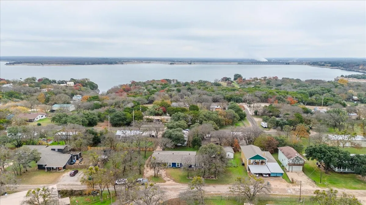 Single Family Residence For Sale in Bosque County , 158 County Road 1733, Clifton, Texas 76634, 3 Bedroom, 2 Bathroom, Garage spaces, 2,330 Sqft, built in 1950, mls#21133491, Real Estate Agent in Clifton, Homes For Sale in Bosque county, Homes For Sale in Clifton, Realtor in Clifton Texas, Real Estate Brokerage Independent Realty Texas, Luminita Cordes Realtor