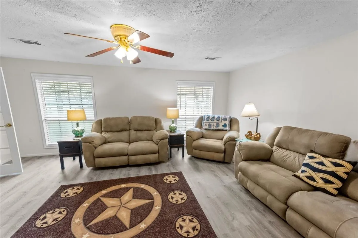 Single Family Residence For Sale in Bosque County , 158 County Road 1733, Clifton, Texas 76634, 3 Bedroom, 2 Bathroom, Garage spaces, 2,330 Sqft, built in 1950, mls#21133491, Real Estate Agent in Clifton, Homes For Sale in Bosque county, Homes For Sale in Clifton, Realtor in Clifton Texas, Real Estate Brokerage Independent Realty Texas, Luminita Cordes Realtor