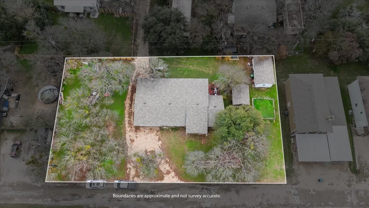 Single Family Residence For Sale in Bosque County , 158 County Road 1733, Clifton, Texas 76634, 3 Bedroom, 2 Bathroom, Garage spaces, 2,330 Sqft, built in 1950, mls#21133491, Real Estate Agent in Clifton, Homes For Sale in Bosque county, Homes For Sale in Clifton, Realtor in Clifton Texas, Real Estate Brokerage Independent Realty Texas, Luminita Cordes Realtor
