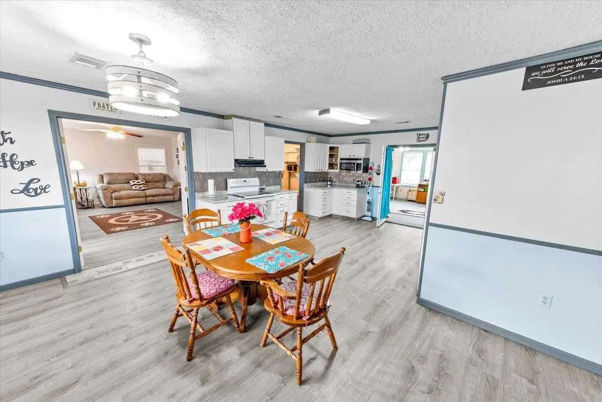Single Family Residence For Sale in Bosque County , 158 County Road 1733, Clifton, Texas 76634, 3 Bedroom, 2 Bathroom, Garage spaces, 2,330 Sqft, built in 1950, mls#21133491, Real Estate Agent in Clifton, Homes For Sale in Bosque county, Homes For Sale in Clifton, Realtor in Clifton Texas, Real Estate Brokerage Independent Realty Texas, Luminita Cordes Realtor