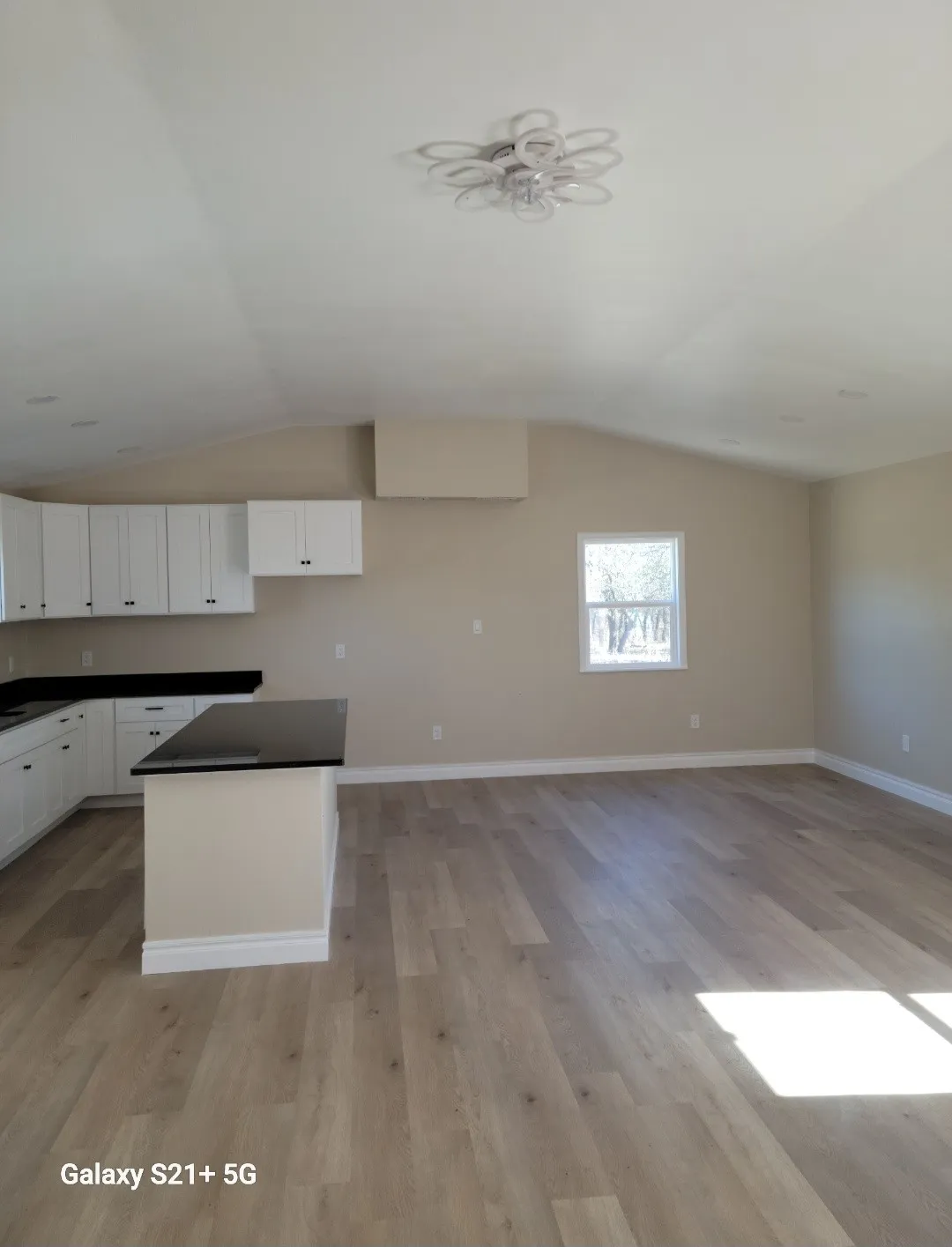 Single Family Residence For Sale in Brown County , 509 County Road 143, Bangs, Texas 76823, 3 Bedroom, 2 Bathroom, Garage spaces, 1,400 Sqft, built in 1900, Unknown, mls#21133458, Real Estate Agent in Bangs, Homes For Sale in Brown county, Homes For Sale in Bangs, Realtor in Bangs Texas, Real Estate Brokerage Independent Realty Texas, Luminita Cordes Realtor
