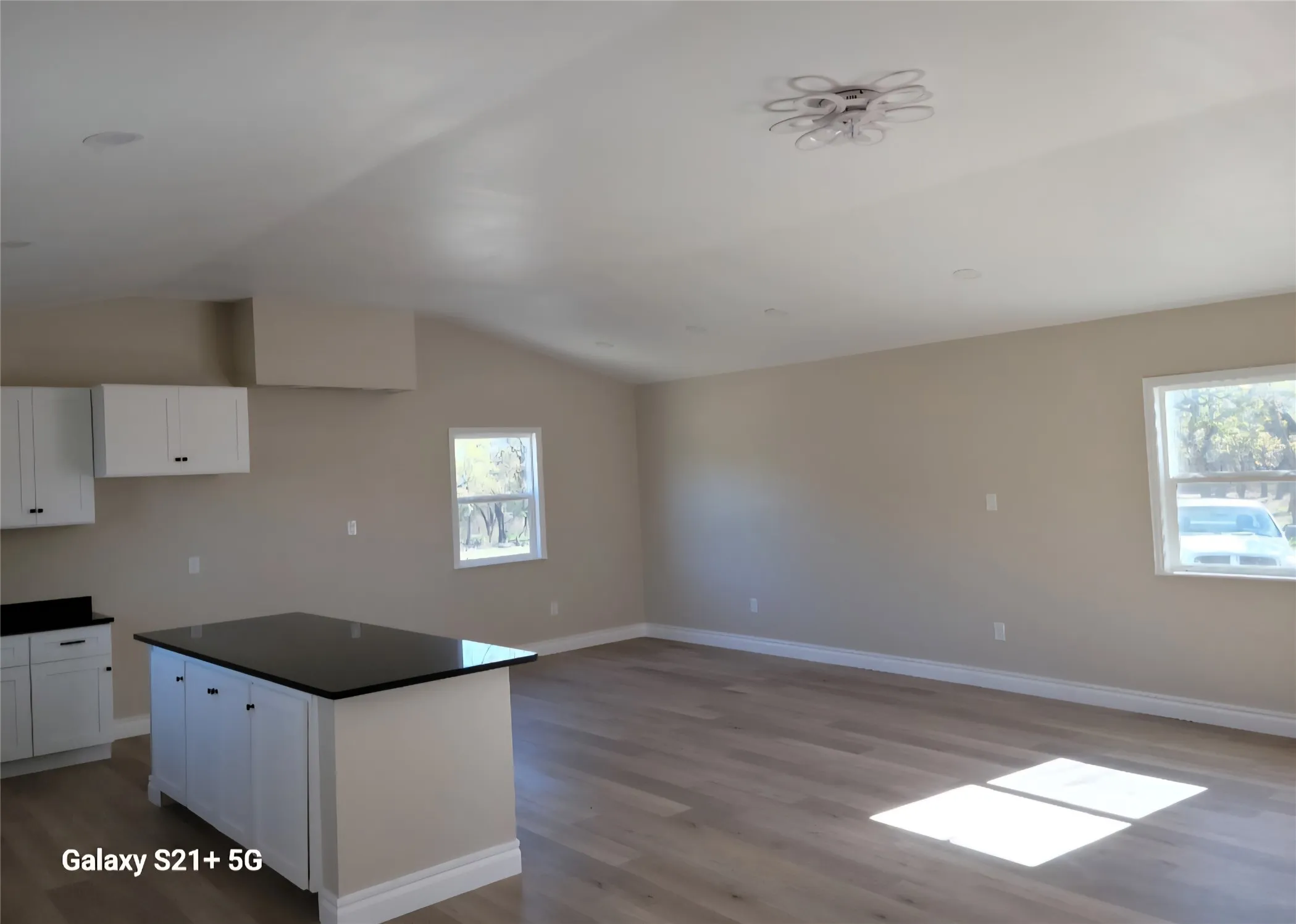 Single Family Residence For Sale in Brown County , 509 County Road 143, Bangs, Texas 76823, 3 Bedroom, 2 Bathroom, Garage spaces, 1,400 Sqft, built in 1900, Unknown, mls#21133458, Real Estate Agent in Bangs, Homes For Sale in Brown county, Homes For Sale in Bangs, Realtor in Bangs Texas, Real Estate Brokerage Independent Realty Texas, Luminita Cordes Realtor