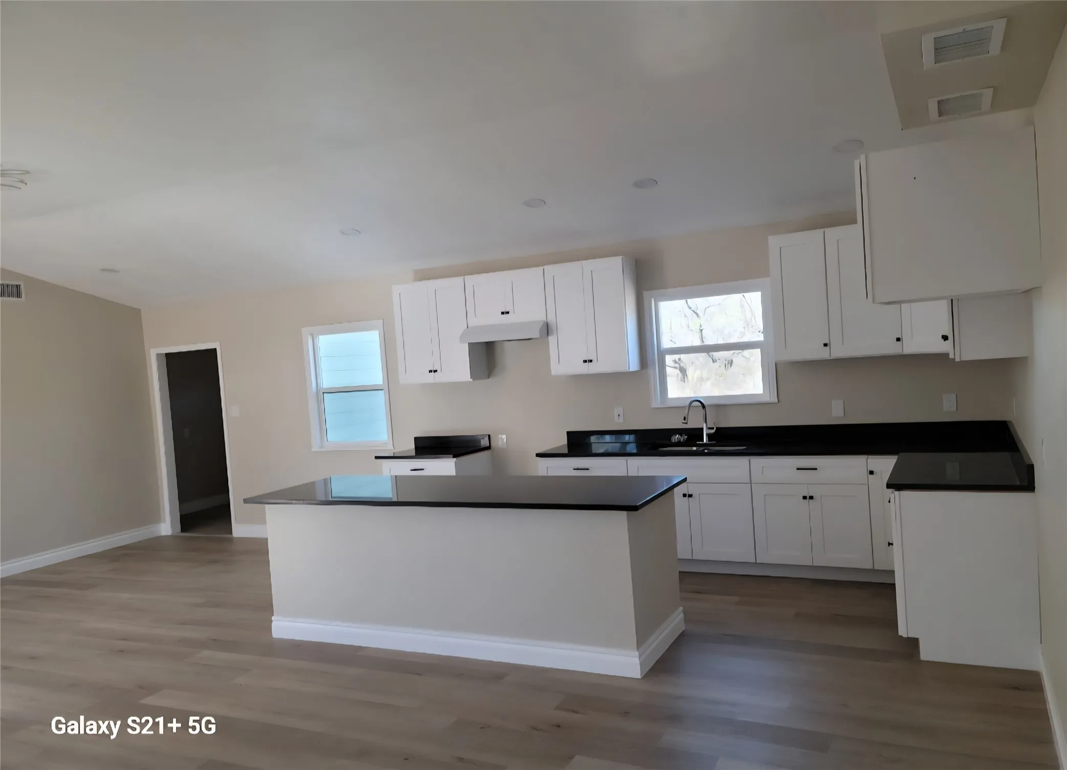Single Family Residence For Sale in Brown County , 509 County Road 143, Bangs, Texas 76823, 3 Bedroom, 2 Bathroom, Garage spaces, 1,400 Sqft, built in 1900, Unknown, mls#21133458, Real Estate Agent in Bangs, Homes For Sale in Brown county, Homes For Sale in Bangs, Realtor in Bangs Texas, Real Estate Brokerage Independent Realty Texas, Luminita Cordes Realtor