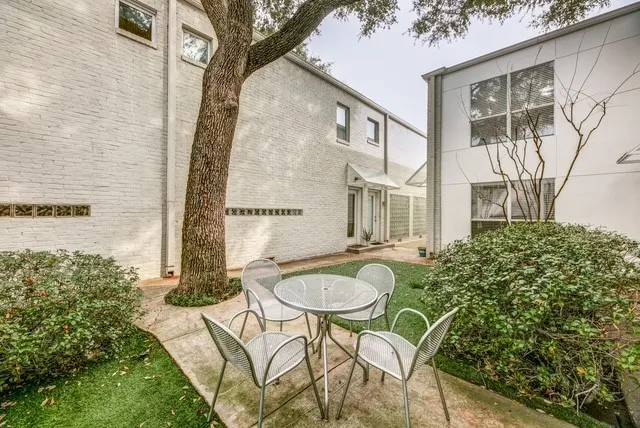 Condominium For Sale in Dallas County , 4122 Travis Street 2, Dallas, Texas 75204, 2 Bedrooms, 3 Bathrooms, Garage spaces, 1,293 Sqft, built in 1997, Preowned, Price $425,000, mls#21134727, Real Estate Agent in Dallas, Homes For Sale in Dallas county, Homes For Sale in Dallas, Realtor in Dallas Texas, Real Estate Brokerage Independent Realty Texas, Luminita Cordes Realtor