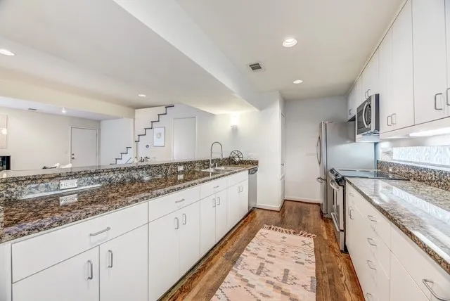 Condominium For Sale in Dallas County , 4122 Travis Street 2, Dallas, Texas 75204, 2 Bedrooms, 3 Bathrooms, Garage spaces, 1,293 Sqft, built in 1997, Preowned, Price $425,000, mls#21134727, Real Estate Agent in Dallas, Homes For Sale in Dallas county, Homes For Sale in Dallas, Realtor in Dallas Texas, Real Estate Brokerage Independent Realty Texas, Luminita Cordes Realtor
