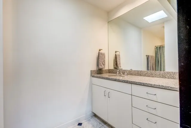 Condominium For Sale in Dallas County , 4122 Travis Street 2, Dallas, Texas 75204, 2 Bedrooms, 3 Bathrooms, Garage spaces, 1,293 Sqft, built in 1997, Preowned, Price $425,000, mls#21134727, Real Estate Agent in Dallas, Homes For Sale in Dallas county, Homes For Sale in Dallas, Realtor in Dallas Texas, Real Estate Brokerage Independent Realty Texas, Luminita Cordes Realtor