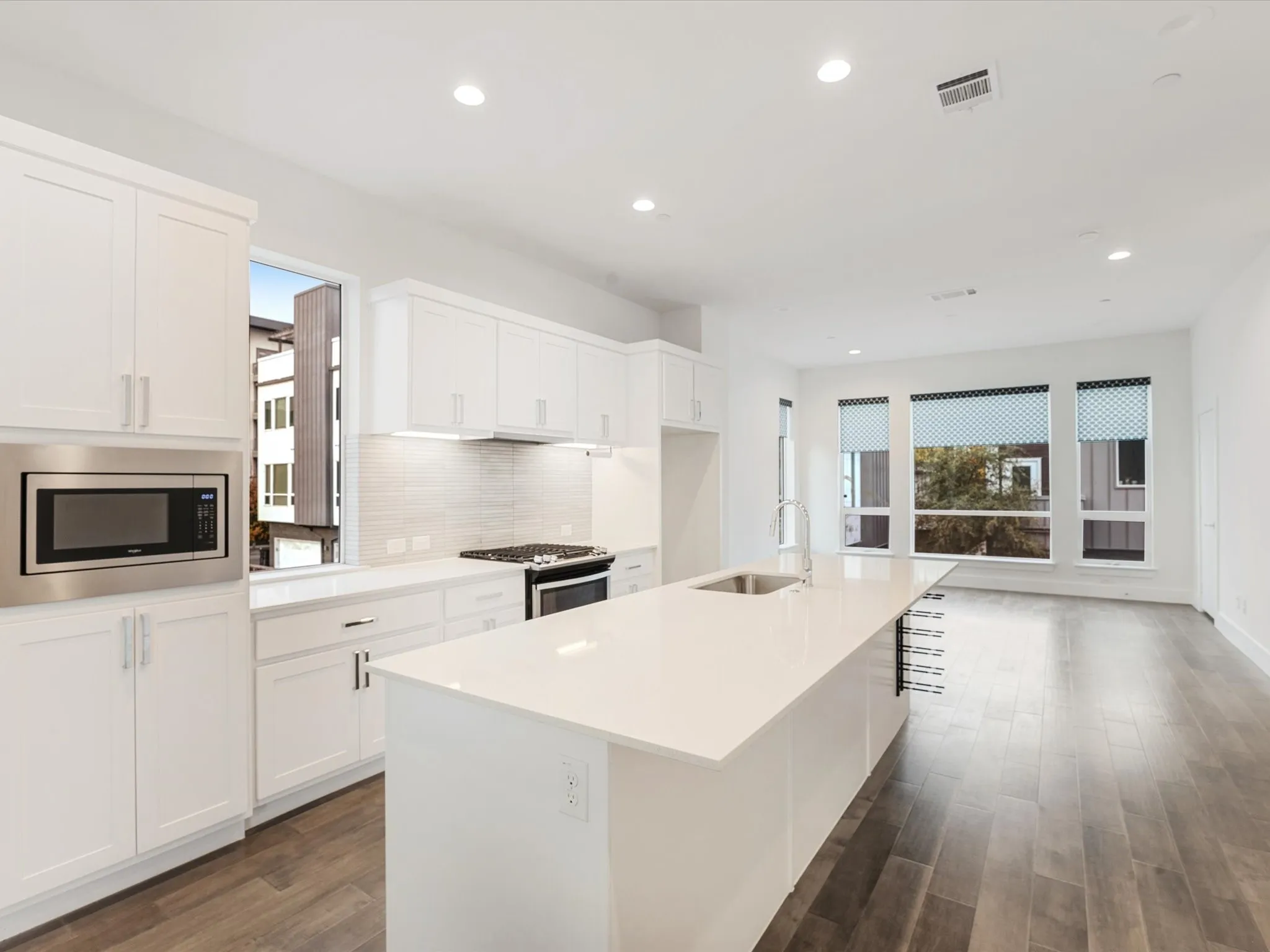 Condominium For Sale in Dallas County , 1771 Mc Coy Street 305, Dallas, Texas 75204, 2 Bedroom, 3 Bathroom, 2 Garage spaces, 2,163 Sqft, built in 2017, mls#21112954, Real Estate Agent in Dallas, Homes For Sale in Dallas county, Homes For Sale in Dallas, Realtor in Dallas Texas, Real Estate Brokerage Independent Realty Texas, Luminita Cordes Realtor