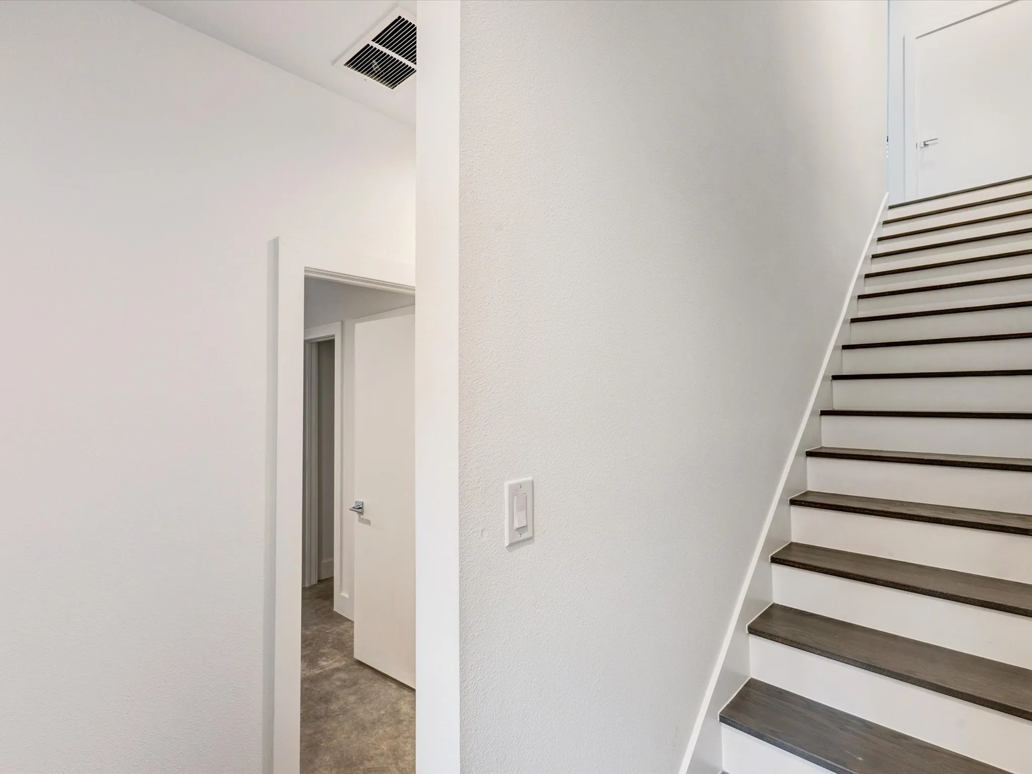 Condominium For Sale in Dallas County , 1771 Mc Coy Street 305, Dallas, Texas 75204, 2 Bedroom, 3 Bathroom, 2 Garage spaces, 2,163 Sqft, built in 2017, mls#21112954, Real Estate Agent in Dallas, Homes For Sale in Dallas county, Homes For Sale in Dallas, Realtor in Dallas Texas, Real Estate Brokerage Independent Realty Texas, Luminita Cordes Realtor