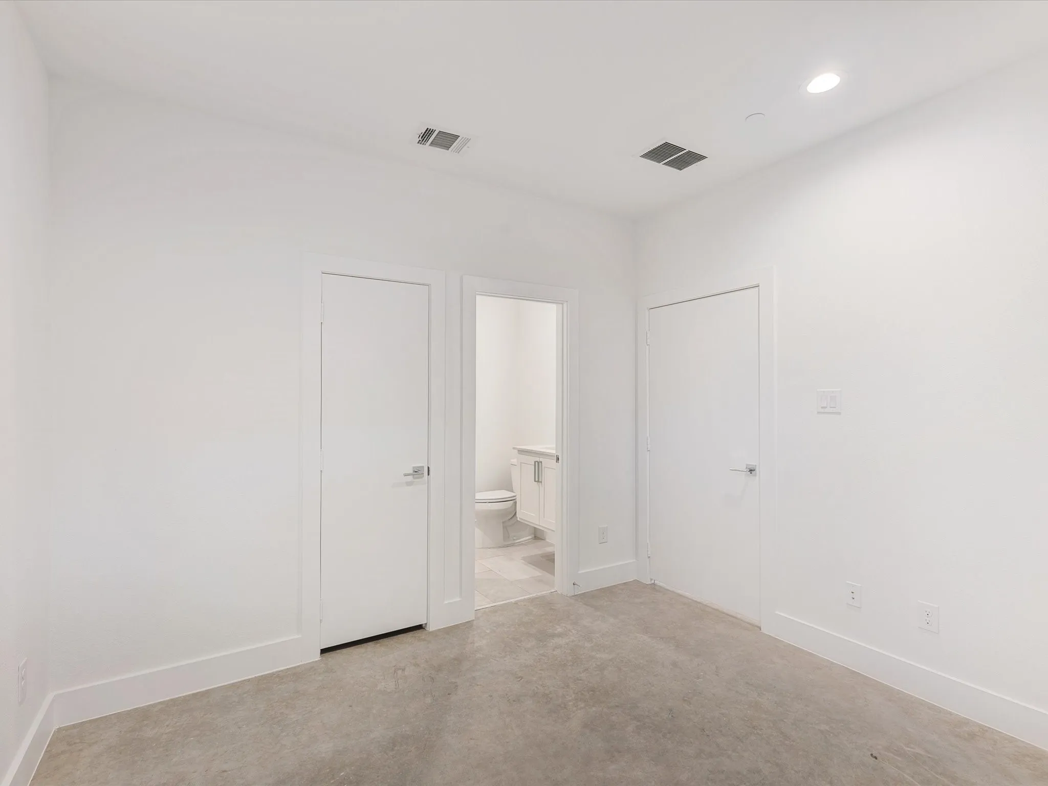 Condominium For Sale in Dallas County , 1771 Mc Coy Street 305, Dallas, Texas 75204, 2 Bedroom, 3 Bathroom, 2 Garage spaces, 2,163 Sqft, built in 2017, mls#21112954, Real Estate Agent in Dallas, Homes For Sale in Dallas county, Homes For Sale in Dallas, Realtor in Dallas Texas, Real Estate Brokerage Independent Realty Texas, Luminita Cordes Realtor