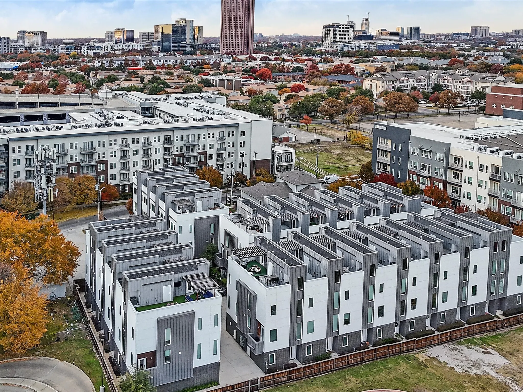 Condominium For Sale in Dallas County , 1771 Mc Coy Street 305, Dallas, Texas 75204, 2 Bedroom, 3 Bathroom, 2 Garage spaces, 2,163 Sqft, built in 2017, mls#21112954, Real Estate Agent in Dallas, Homes For Sale in Dallas county, Homes For Sale in Dallas, Realtor in Dallas Texas, Real Estate Brokerage Independent Realty Texas, Luminita Cordes Realtor