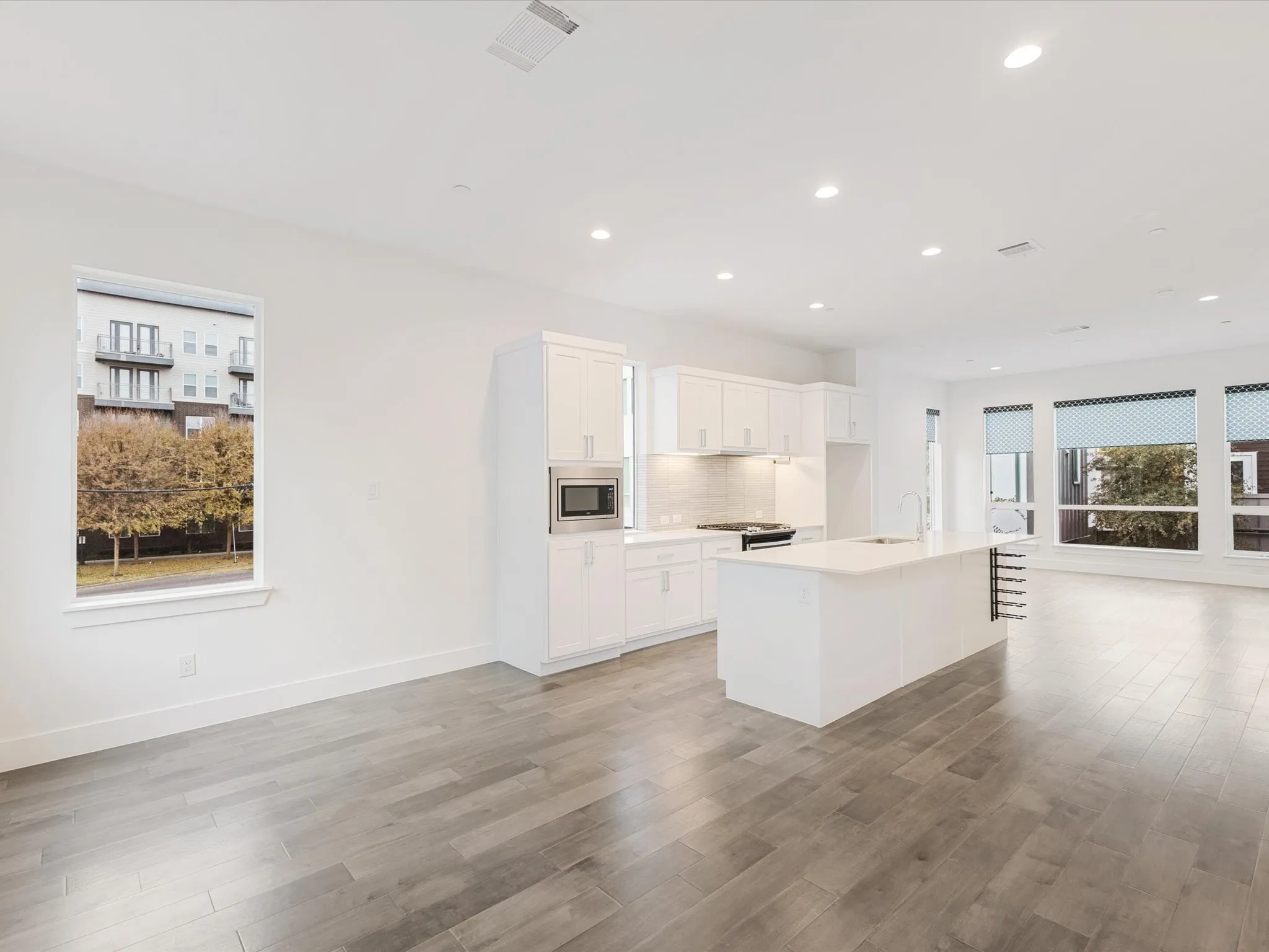 Condominium For Sale in Dallas County , 1771 Mc Coy Street 305, Dallas, Texas 75204, 2 Bedroom, 3 Bathroom, 2 Garage spaces, 2,163 Sqft, built in 2017, mls#21112954, Real Estate Agent in Dallas, Homes For Sale in Dallas county, Homes For Sale in Dallas, Realtor in Dallas Texas, Real Estate Brokerage Independent Realty Texas, Luminita Cordes Realtor