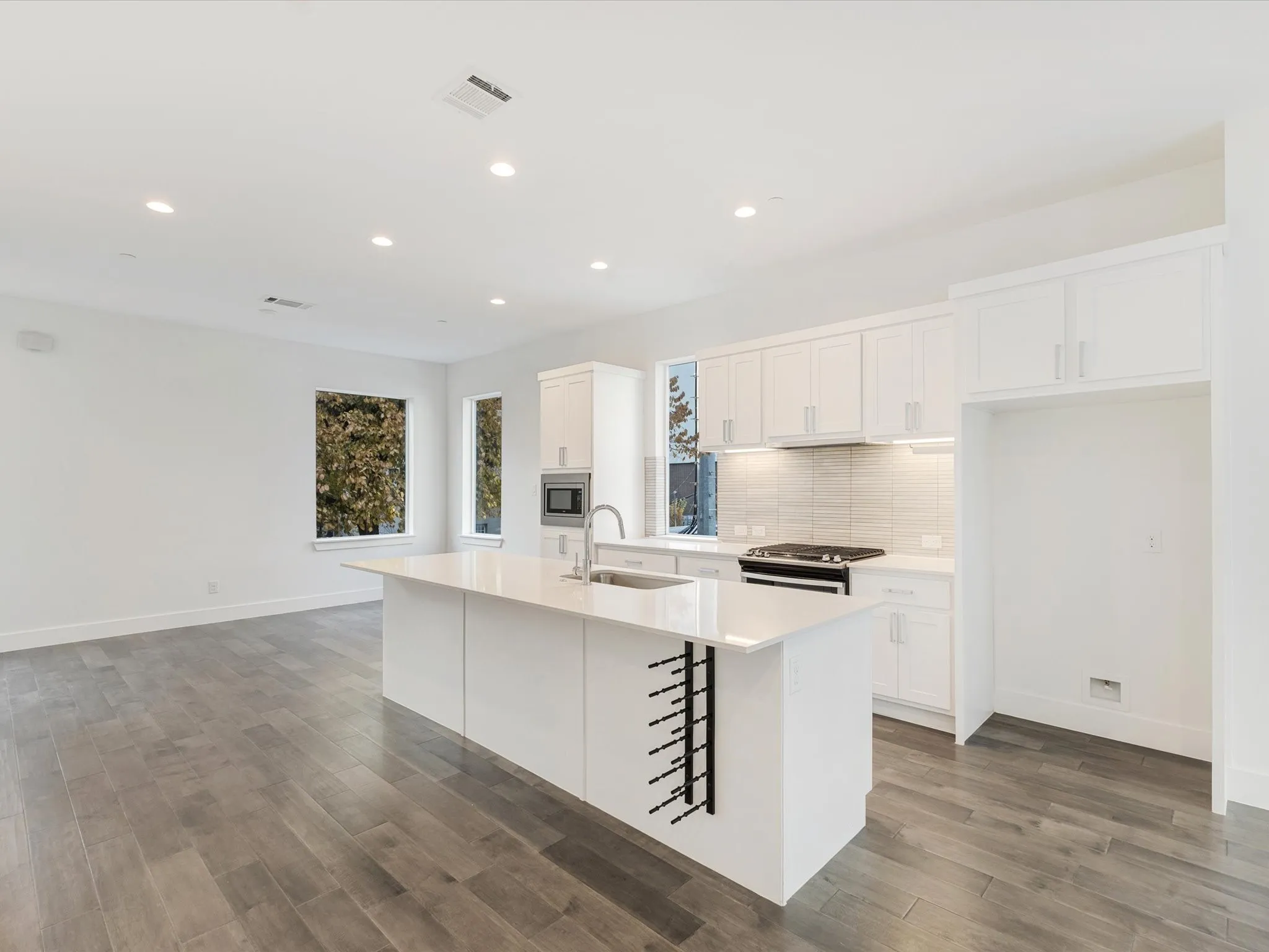 Condominium For Sale in Dallas County , 1771 Mc Coy Street 305, Dallas, Texas 75204, 2 Bedroom, 3 Bathroom, 2 Garage spaces, 2,163 Sqft, built in 2017, mls#21112954, Real Estate Agent in Dallas, Homes For Sale in Dallas county, Homes For Sale in Dallas, Realtor in Dallas Texas, Real Estate Brokerage Independent Realty Texas, Luminita Cordes Realtor