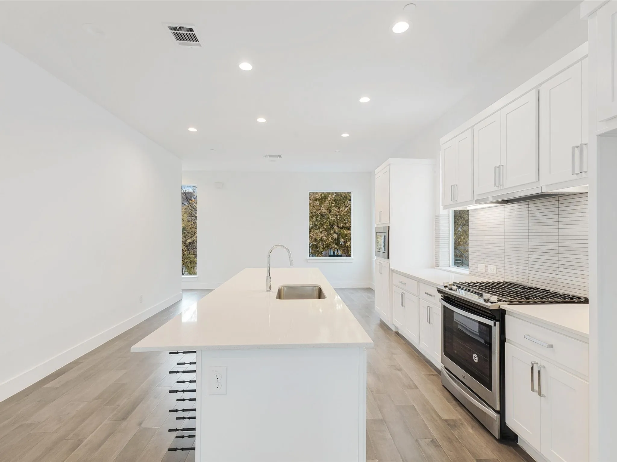 Condominium For Sale in Dallas County , 1771 Mc Coy Street 305, Dallas, Texas 75204, 2 Bedroom, 3 Bathroom, 2 Garage spaces, 2,163 Sqft, built in 2017, mls#21112954, Real Estate Agent in Dallas, Homes For Sale in Dallas county, Homes For Sale in Dallas, Realtor in Dallas Texas, Real Estate Brokerage Independent Realty Texas, Luminita Cordes Realtor