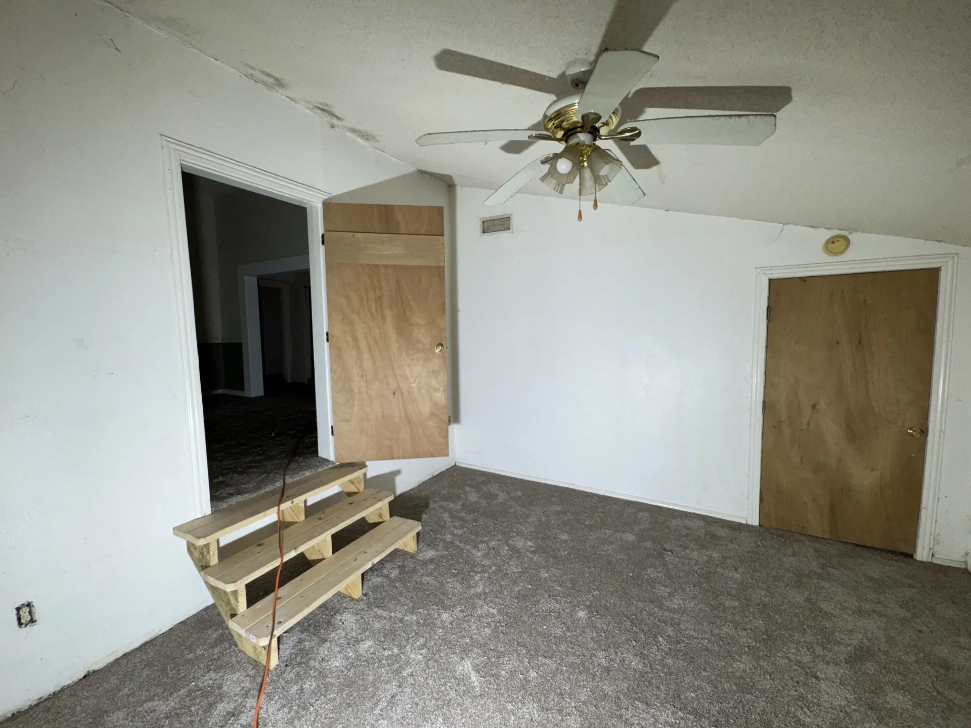 Single Family Residence For Sale in Red River (TX) County , 137 CR 2362, Bagwell, Texas 75412, 4 Bedroom, 2 Bathroom, Garage spaces, 2,027 Sqft, built in 1945, mls#21135926, Real Estate Agent in Bagwell, Homes For Sale in Red River (TX) county, Homes For Sale in Bagwell, Realtor in Bagwell Texas, Real Estate Brokerage Independent Realty Texas, Luminita Cordes Realtor