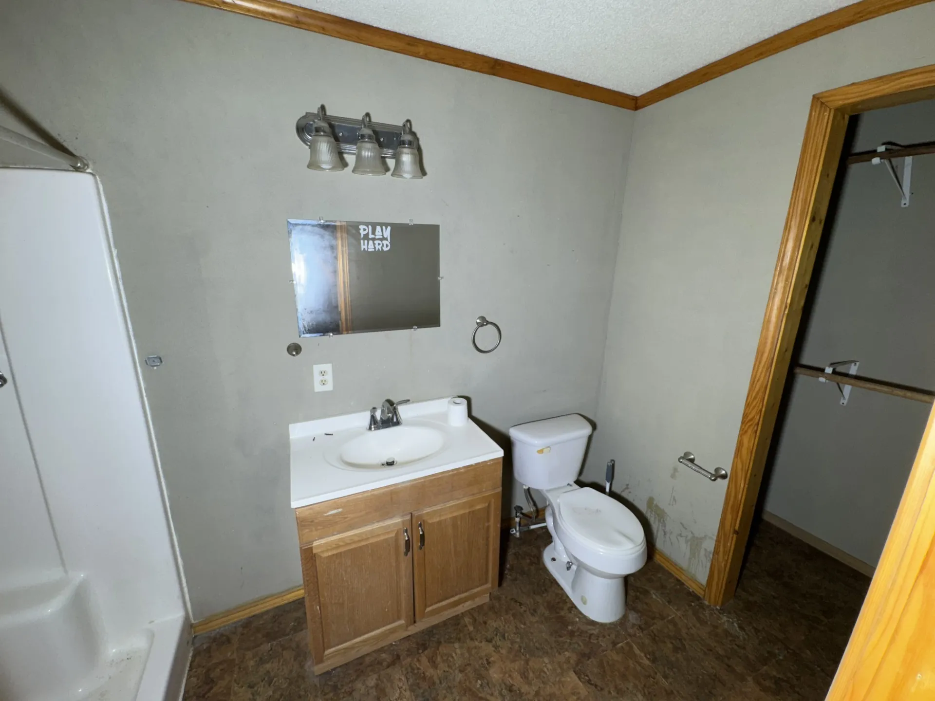 Single Family Residence For Sale in Red River (TX) County , 137 CR 2362, Bagwell, Texas 75412, 4 Bedroom, 2 Bathroom, Garage spaces, 2,027 Sqft, built in 1945, mls#21135926, Real Estate Agent in Bagwell, Homes For Sale in Red River (TX) county, Homes For Sale in Bagwell, Realtor in Bagwell Texas, Real Estate Brokerage Independent Realty Texas, Luminita Cordes Realtor