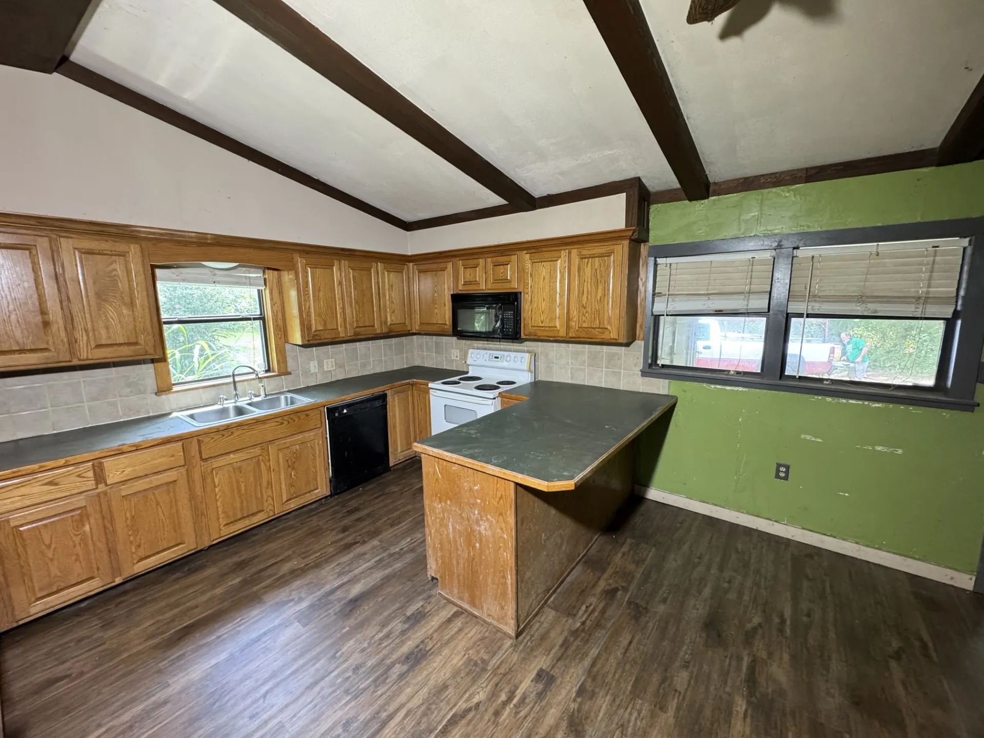Single Family Residence For Sale in Red River (TX) County , 137 CR 2362, Bagwell, Texas 75412, 4 Bedroom, 2 Bathroom, Garage spaces, 2,027 Sqft, built in 1945, mls#21135926, Real Estate Agent in Bagwell, Homes For Sale in Red River (TX) county, Homes For Sale in Bagwell, Realtor in Bagwell Texas, Real Estate Brokerage Independent Realty Texas, Luminita Cordes Realtor