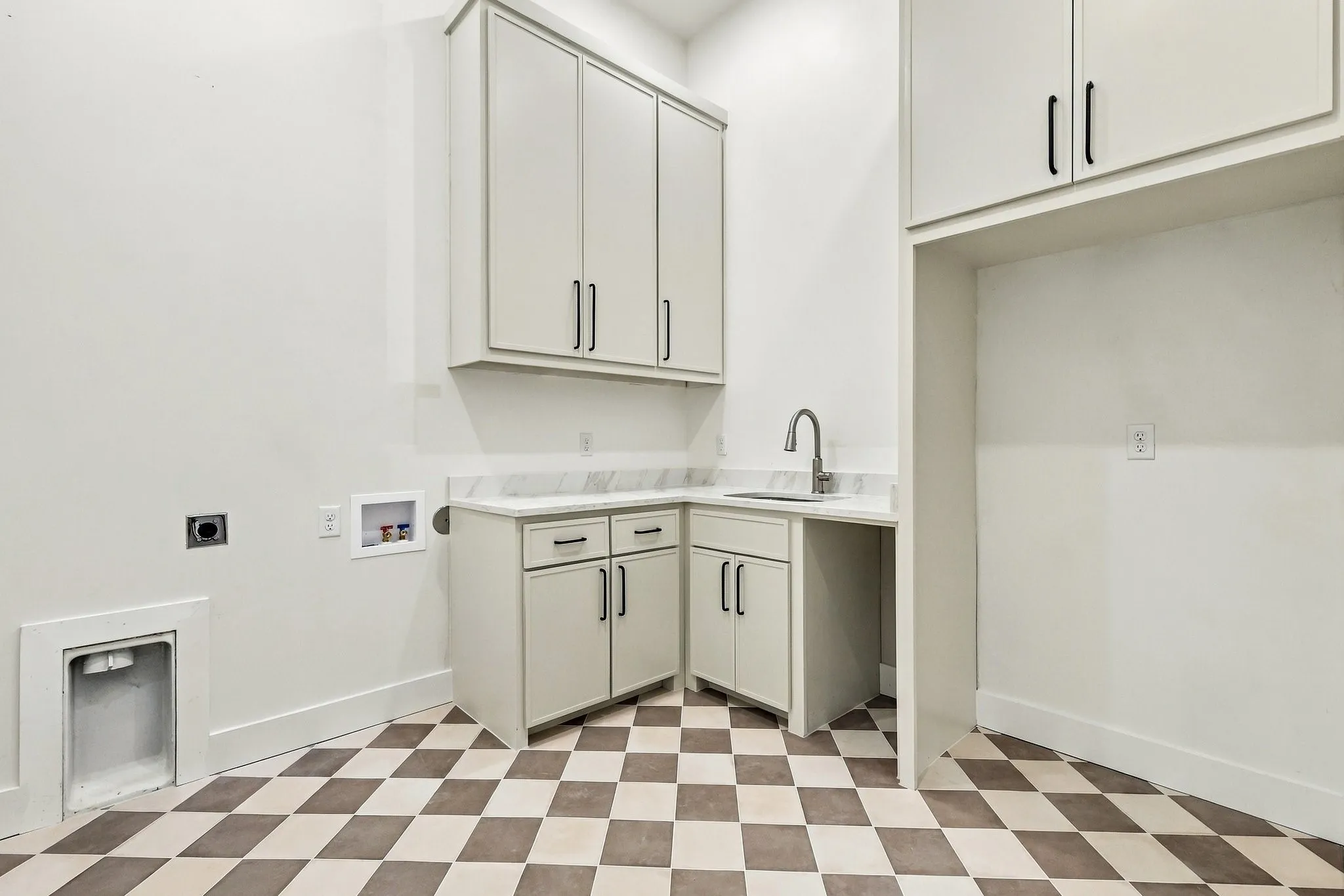 Single Family Residence For Sale in Palo Pinto County , 125 Oyster Bay, Possum Kingdom Lake, Texas 76449, 5 Bedroom, 4 Bathroom, 2 Garage spaces, 2,817 Sqft, built in 2026, New Construction - Incomplete, mls#21132407, Real Estate Agent in Possum Kingdom Lake, Homes For Sale in Palo Pinto county, Homes For Sale in Possum Kingdom Lake, Realtor in Possum Kingdom Lake Texas, Real Estate Brokerage Independent Realty Texas, Luminita Cordes Realtor