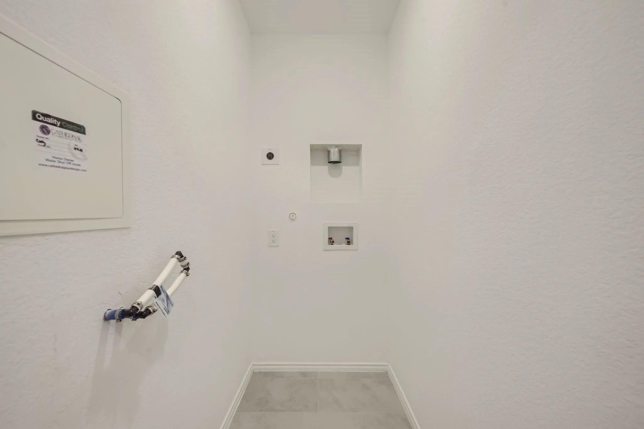 Washroom featuring washer and dryer hookup.