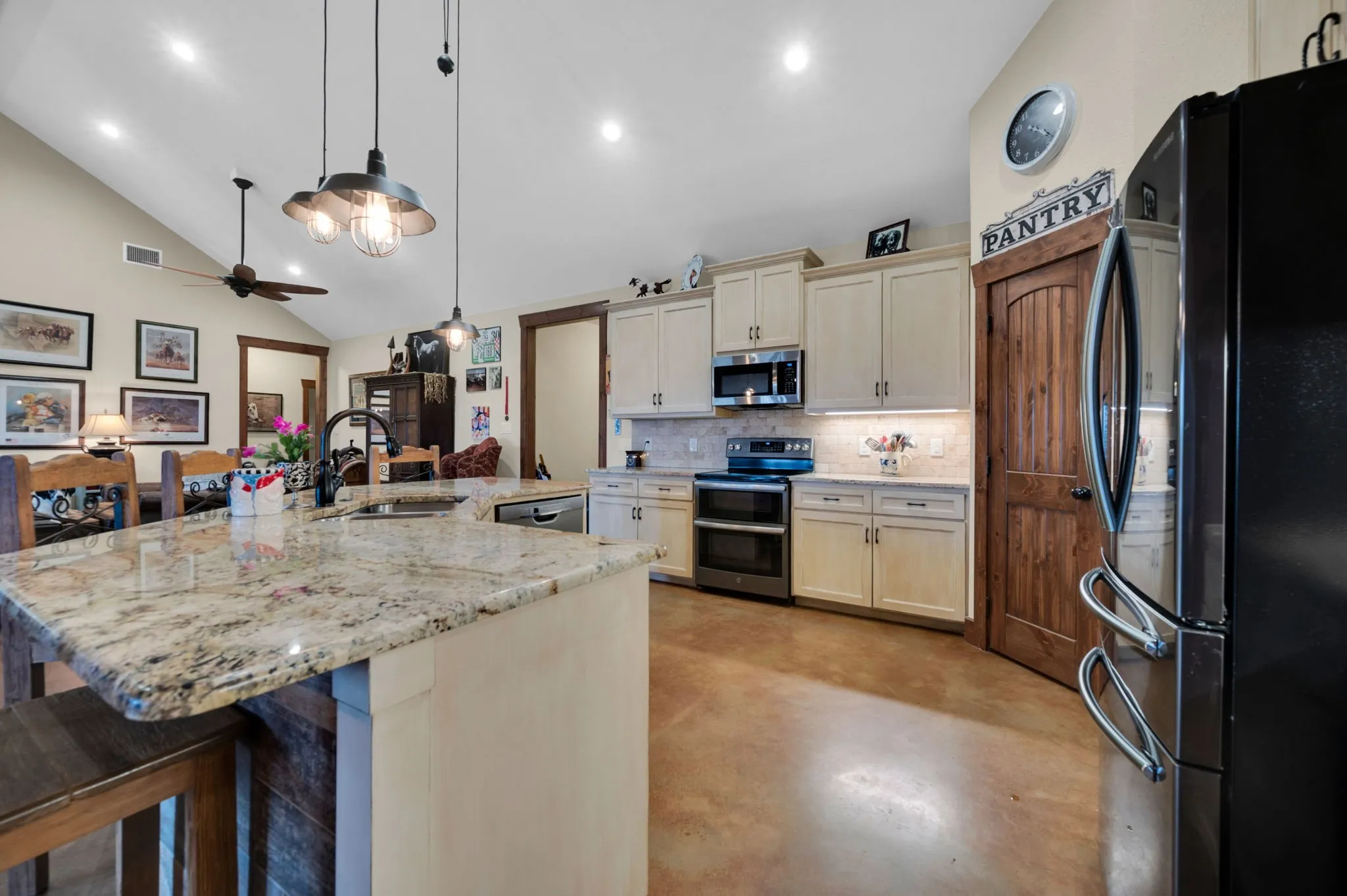 Farm For Sale in Ellis County , 751 Sullivan Road, Ennis, Texas 75119, 4 Bedroom, 3 Bathroom, Garage spaces, 2,720 Sqft, built in 2018, Preowned, mls#21135184, Real Estate Agent in Ennis, Homes For Sale in Ellis county, Homes For Sale in Ennis, Realtor in Ennis Texas, Real Estate Brokerage Independent Realty Texas, Luminita Cordes Realtor