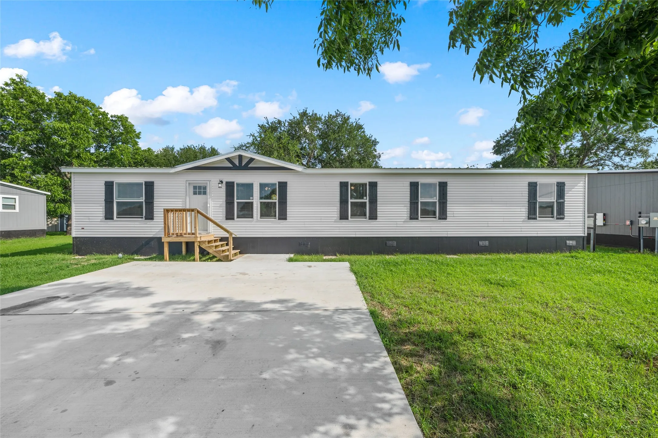 Manufactured Home For Sale in Mc Lennan County , 4405 ROCKING K Drive, Bellmead, Texas 76705, 4 Bedroom, 2 Bathroom, Garage spaces, 1,786 Sqft, built in 2025, mls#21126026, Real Estate Agent in Bellmead, Homes For Sale in Mc Lennan county, Homes For Sale in Bellmead, Realtor in Bellmead Texas, Real Estate Brokerage Independent Realty Texas, Luminita Cordes Realtor
