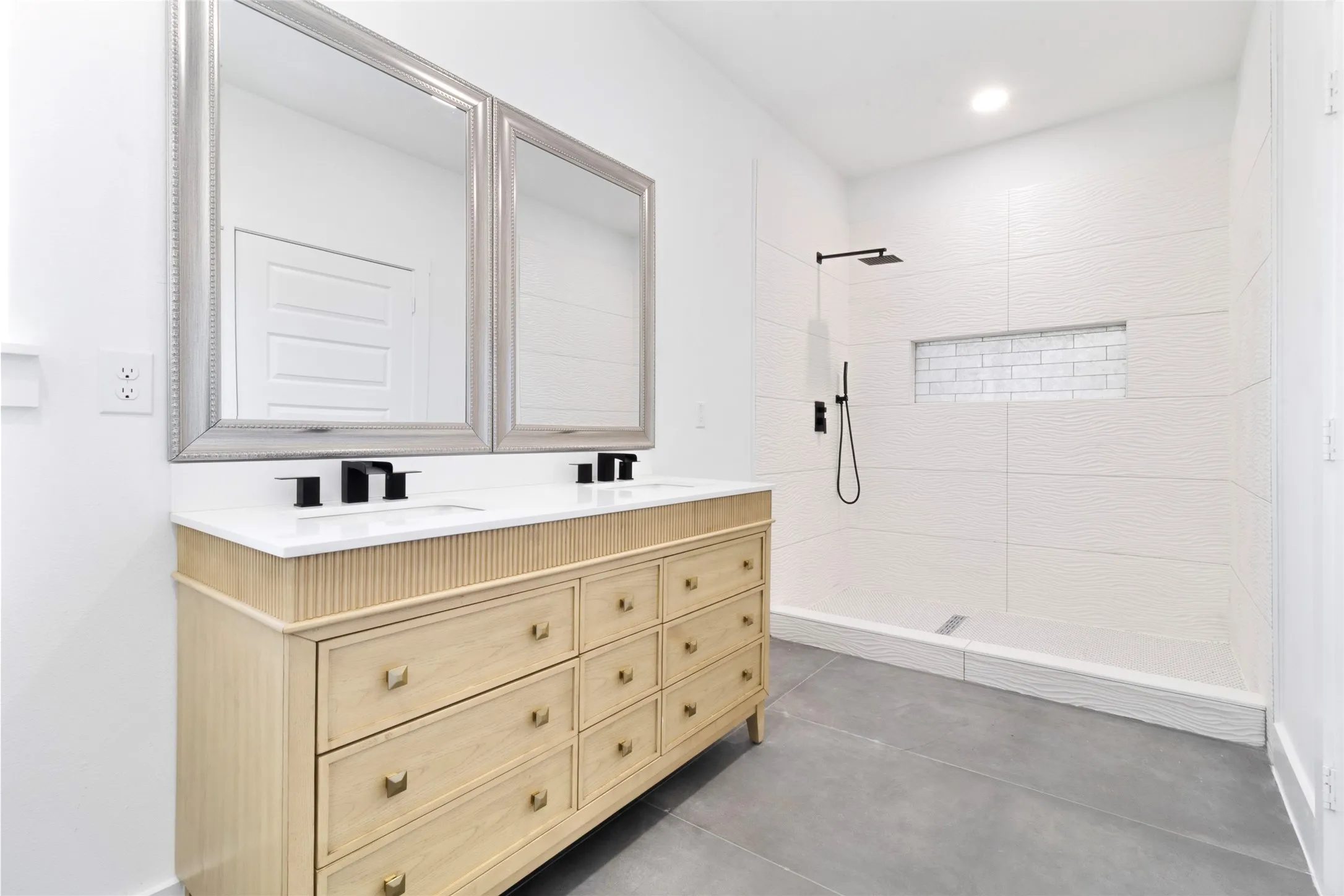Single Family Residence For Sale in Henderson County , 101 Baker B Ranch Road, Trinidad, Texas 75163, 3 Bedroom, 2 Bathroom, 2 Garage spaces, 1,600 Sqft, built in 2025, New Construction - Complete, mls#21133455, Real Estate Agent in Trinidad, Homes For Sale in Henderson county, Homes For Sale in Trinidad, Realtor in Trinidad Texas, Real Estate Brokerage Independent Realty Texas, Luminita Cordes Realtor