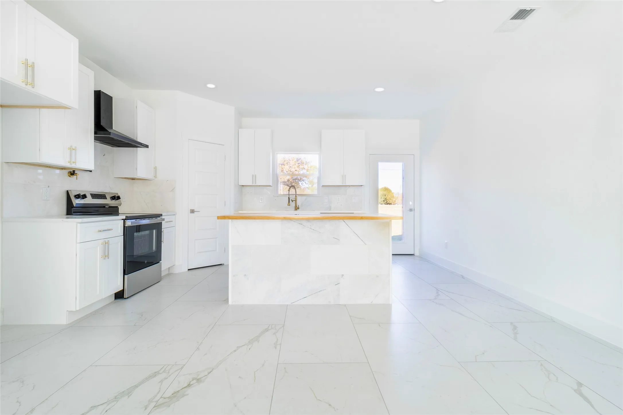 Single Family Residence For Sale in Henderson County , 101 Baker B Ranch Road, Trinidad, Texas 75163, 3 Bedroom, 2 Bathroom, 2 Garage spaces, 1,600 Sqft, built in 2025, New Construction - Complete, mls#21133455, Real Estate Agent in Trinidad, Homes For Sale in Henderson county, Homes For Sale in Trinidad, Realtor in Trinidad Texas, Real Estate Brokerage Independent Realty Texas, Luminita Cordes Realtor