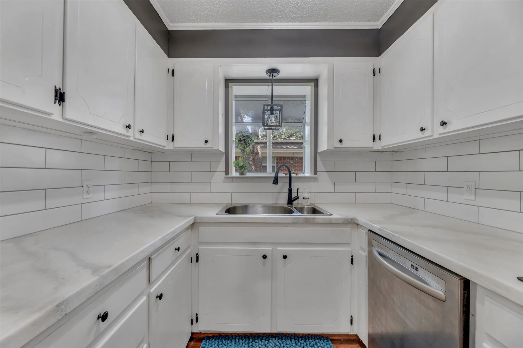 Single Family Residence For Sale in Tarrant County , 204 Juniper Street, Mansfield, Texas 76063, 3 Bedrooms, 2 Bathrooms, Garage spaces, 2,413 Sqft, built in 1963, Price $324,900, mls#21133088, Real Estate Agent in Mansfield, Homes For Sale in Tarrant county, Homes For Sale in Mansfield, Realtor in Mansfield Texas, Real Estate Brokerage Independent Realty Texas, Luminita Cordes Realtor