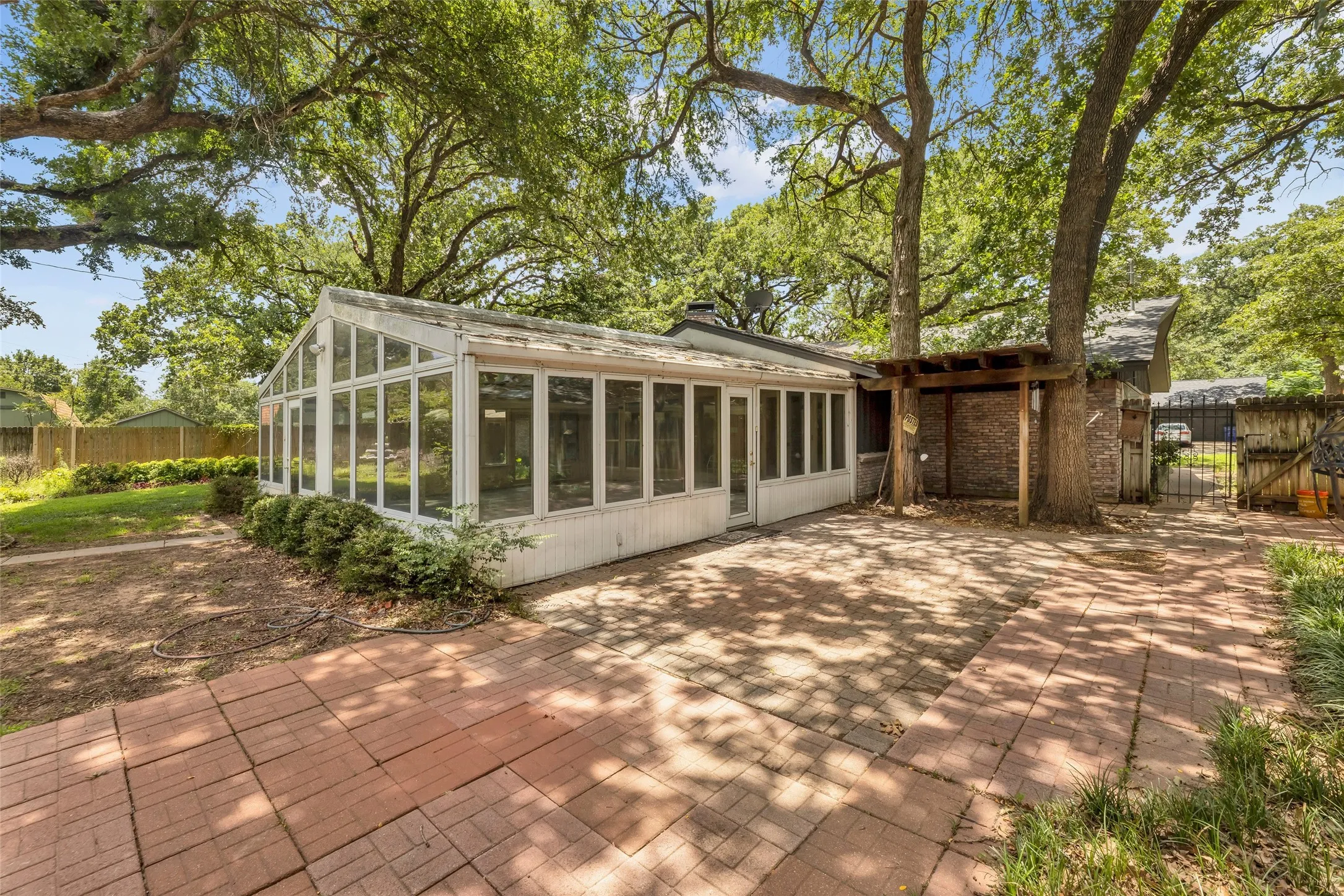 Single Family Residence For Sale in Tarrant County , 204 Juniper Street, Mansfield, Texas 76063, 3 Bedrooms, 2 Bathrooms, Garage spaces, 2,413 Sqft, built in 1963, Price $324,900, mls#21133088, Real Estate Agent in Mansfield, Homes For Sale in Tarrant county, Homes For Sale in Mansfield, Realtor in Mansfield Texas, Real Estate Brokerage Independent Realty Texas, Luminita Cordes Realtor