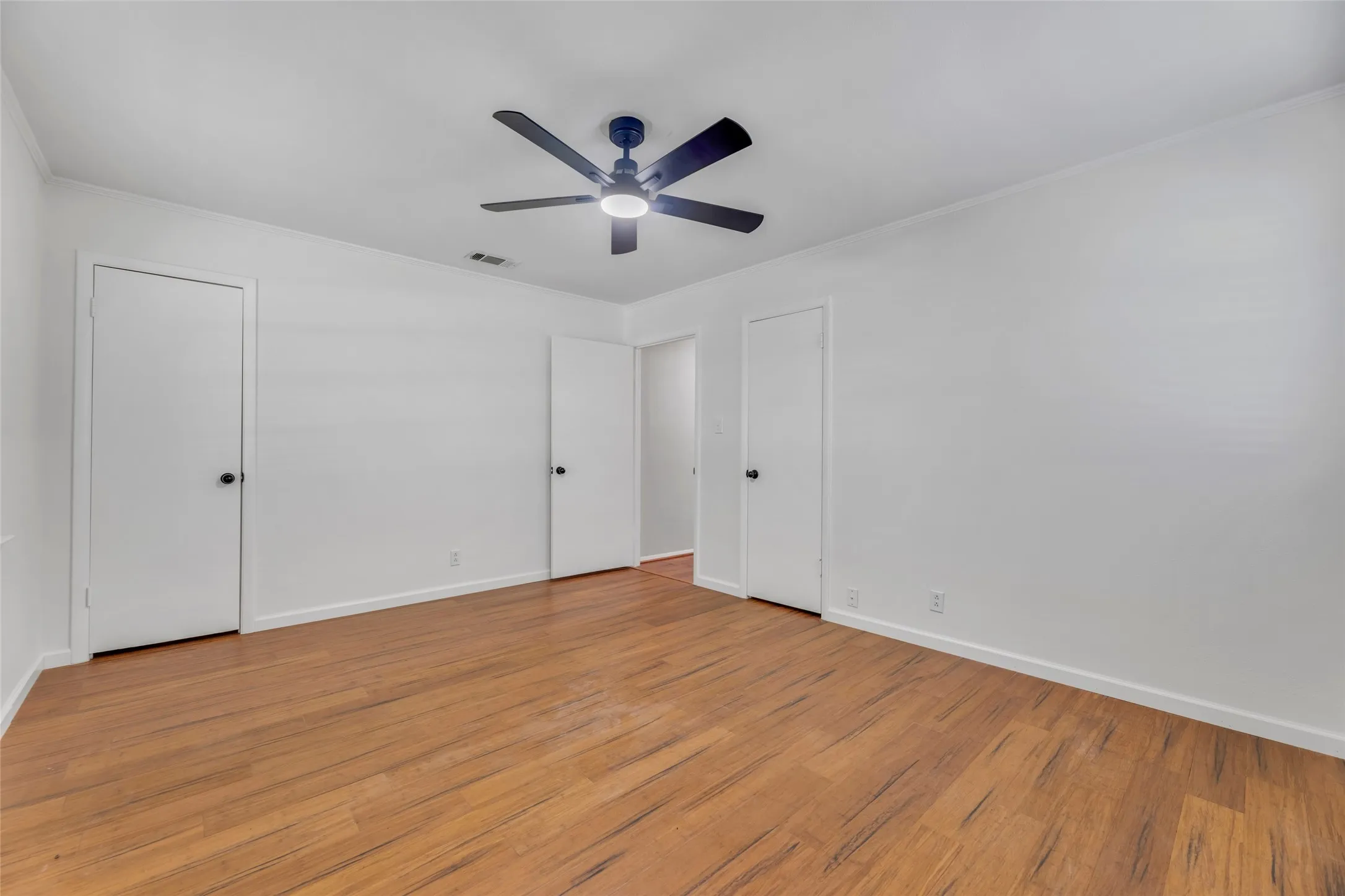 Single Family Residence For Sale in Tarrant County , 204 Juniper Street, Mansfield, Texas 76063, 3 Bedrooms, 2 Bathrooms, Garage spaces, 2,413 Sqft, built in 1963, Price $324,900, mls#21133088, Real Estate Agent in Mansfield, Homes For Sale in Tarrant county, Homes For Sale in Mansfield, Realtor in Mansfield Texas, Real Estate Brokerage Independent Realty Texas, Luminita Cordes Realtor