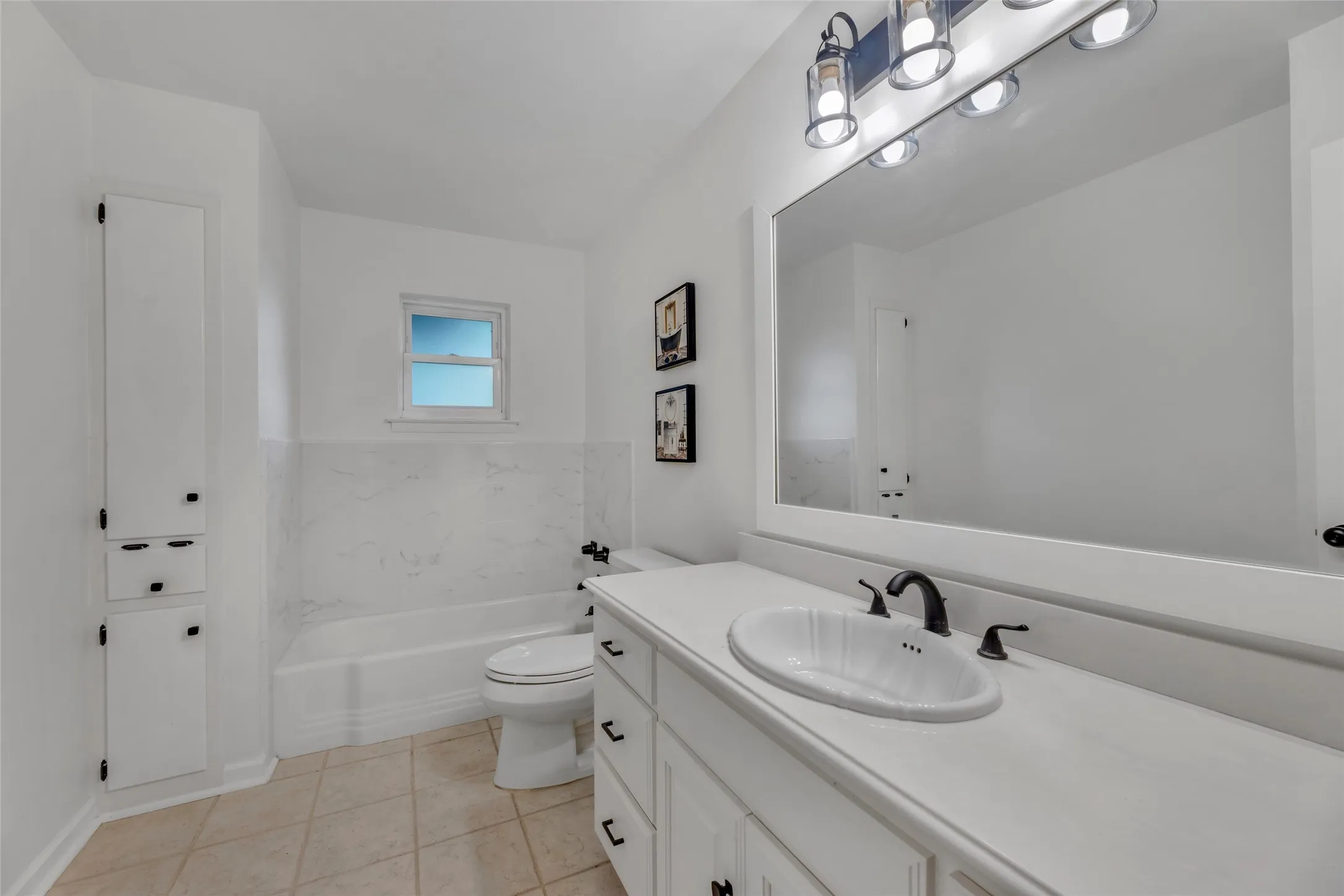 Single Family Residence For Sale in Tarrant County , 204 Juniper Street, Mansfield, Texas 76063, 3 Bedrooms, 2 Bathrooms, Garage spaces, 2,413 Sqft, built in 1963, Price $324,900, mls#21133088, Real Estate Agent in Mansfield, Homes For Sale in Tarrant county, Homes For Sale in Mansfield, Realtor in Mansfield Texas, Real Estate Brokerage Independent Realty Texas, Luminita Cordes Realtor