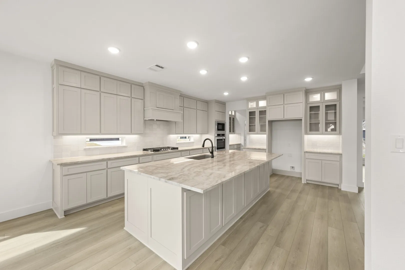 341 Loretta- Kitchen-3984