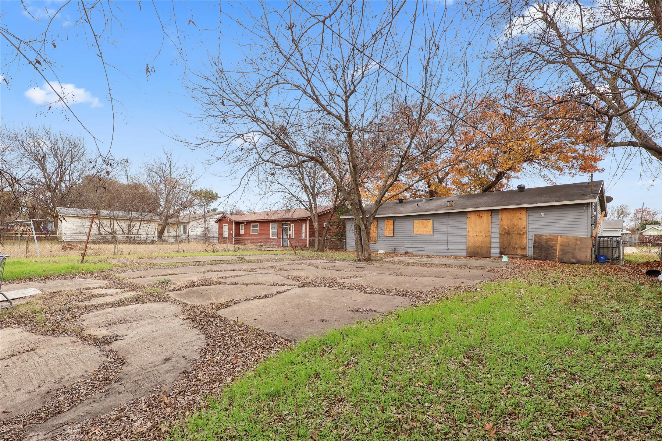 Single Family Residence For Sale in Dallas County , 725 Emberwood Drive, Dallas, Texas 75232, 4 Bedroom, 1 Bathroom, Garage spaces, 1,284 Sqft, built in 1956, mls#21129173, Real Estate Agent in Dallas, Homes For Sale in Dallas county, Homes For Sale in Dallas, Realtor in Dallas Texas, Real Estate Brokerage Independent Realty Texas, Luminita Cordes Realtor