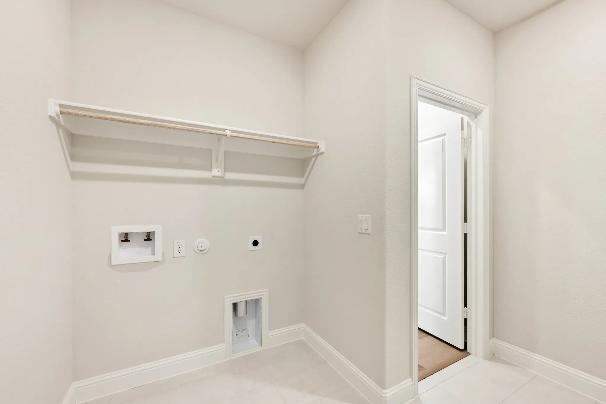 Single Family Residence For Sale in Ellis County , 115 Tetrad Circle, Waxahachie, Texas 75165, 4 Bedroom, 4 Bathroom, 3 Garage spaces, 3,435 Sqft, built in 2025, New Construction - Complete, mls#21125642, Real Estate Agent in Waxahachie, Homes For Sale in Ellis county, Homes For Sale in Waxahachie, Realtor in Waxahachie Texas, Real Estate Brokerage Independent Realty Texas, Luminita Cordes Realtor