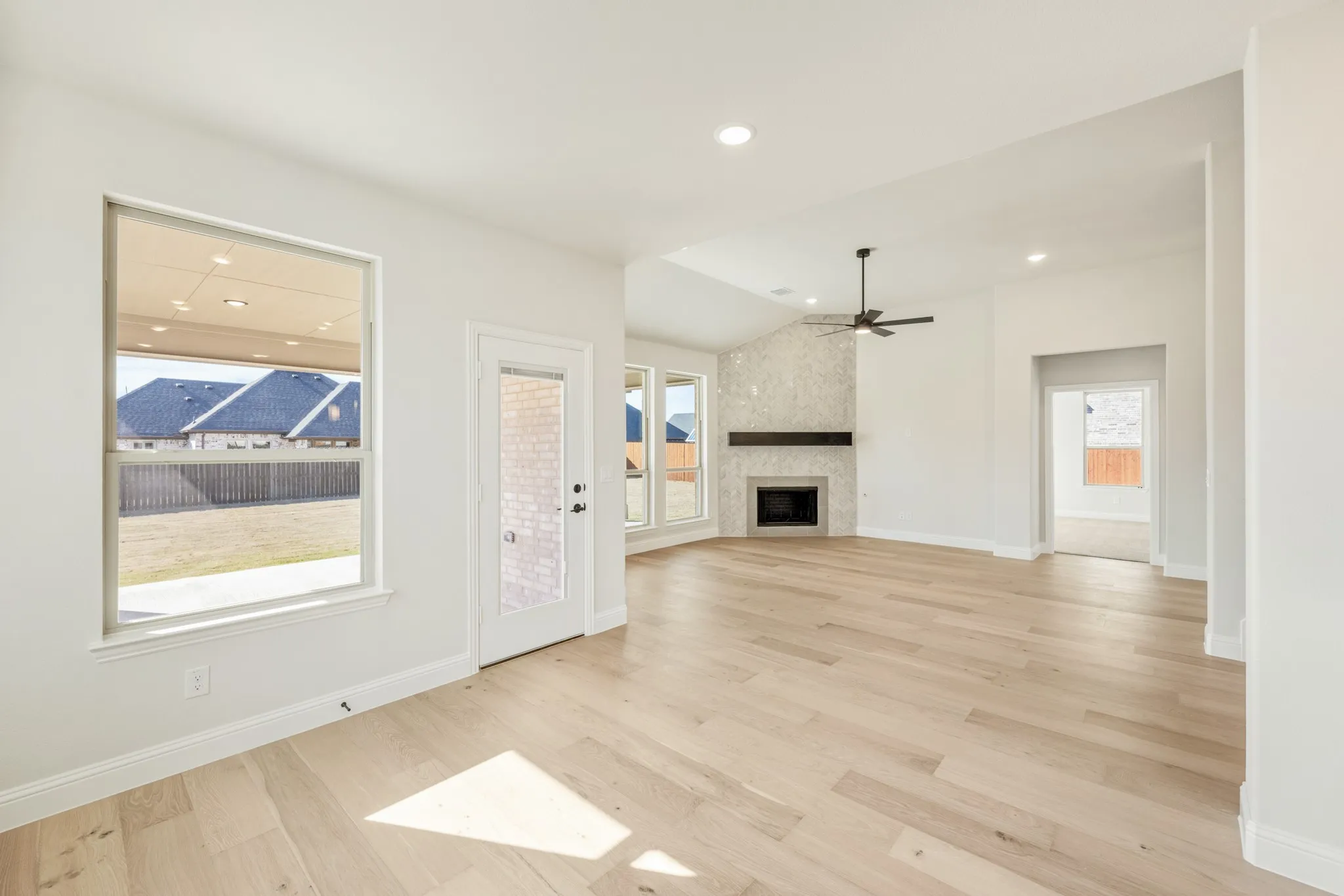 Single Family Residence For Sale in Ellis County , 115 Tetrad Circle, Waxahachie, Texas 75165, 4 Bedroom, 4 Bathroom, 3 Garage spaces, 3,435 Sqft, built in 2025, New Construction - Complete, mls#21125642, Real Estate Agent in Waxahachie, Homes For Sale in Ellis county, Homes For Sale in Waxahachie, Realtor in Waxahachie Texas, Real Estate Brokerage Independent Realty Texas, Luminita Cordes Realtor