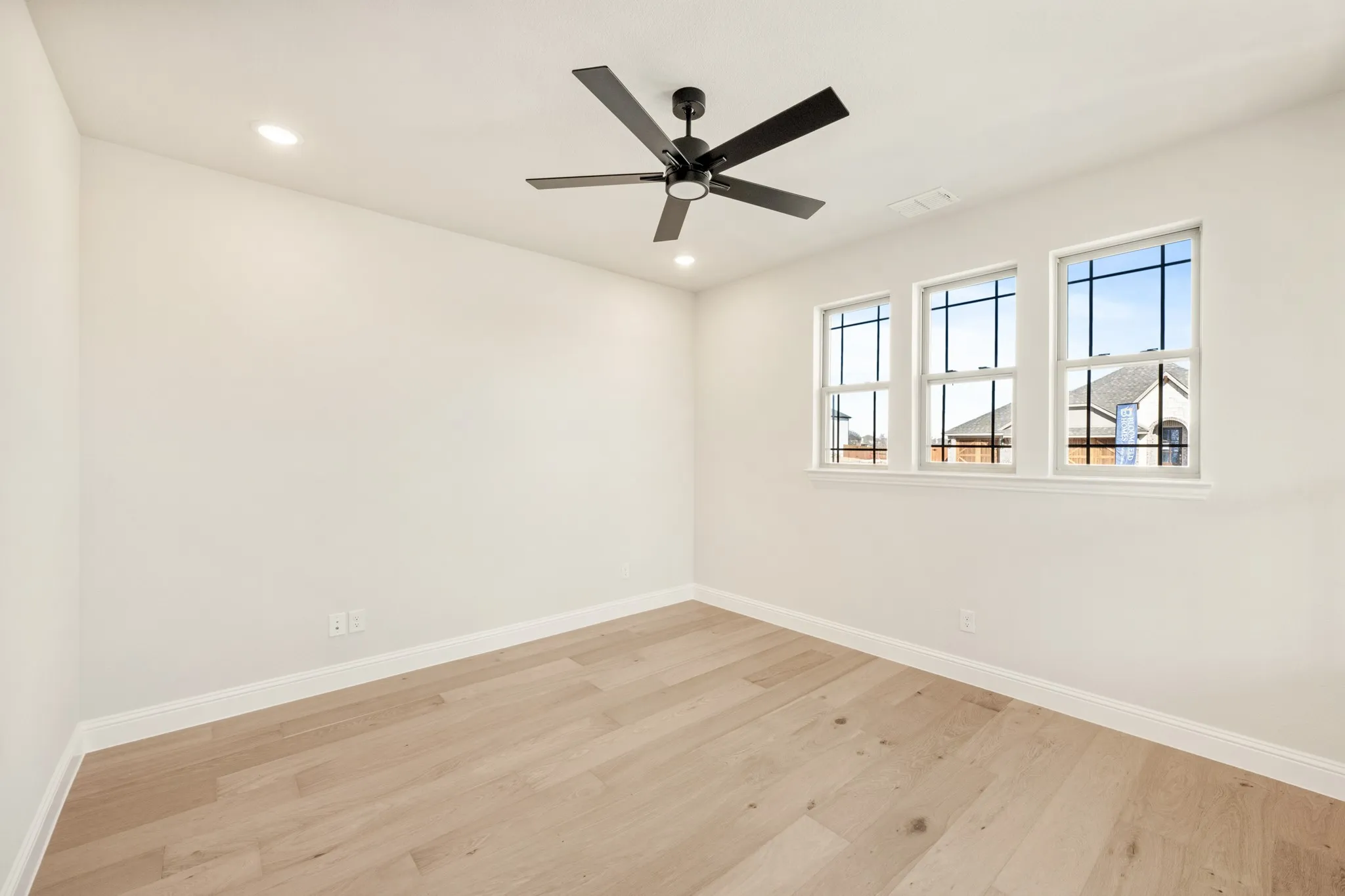 Single Family Residence For Sale in Ellis County , 115 Tetrad Circle, Waxahachie, Texas 75165, 4 Bedroom, 4 Bathroom, 3 Garage spaces, 3,435 Sqft, built in 2025, New Construction - Complete, mls#21125642, Real Estate Agent in Waxahachie, Homes For Sale in Ellis county, Homes For Sale in Waxahachie, Realtor in Waxahachie Texas, Real Estate Brokerage Independent Realty Texas, Luminita Cordes Realtor