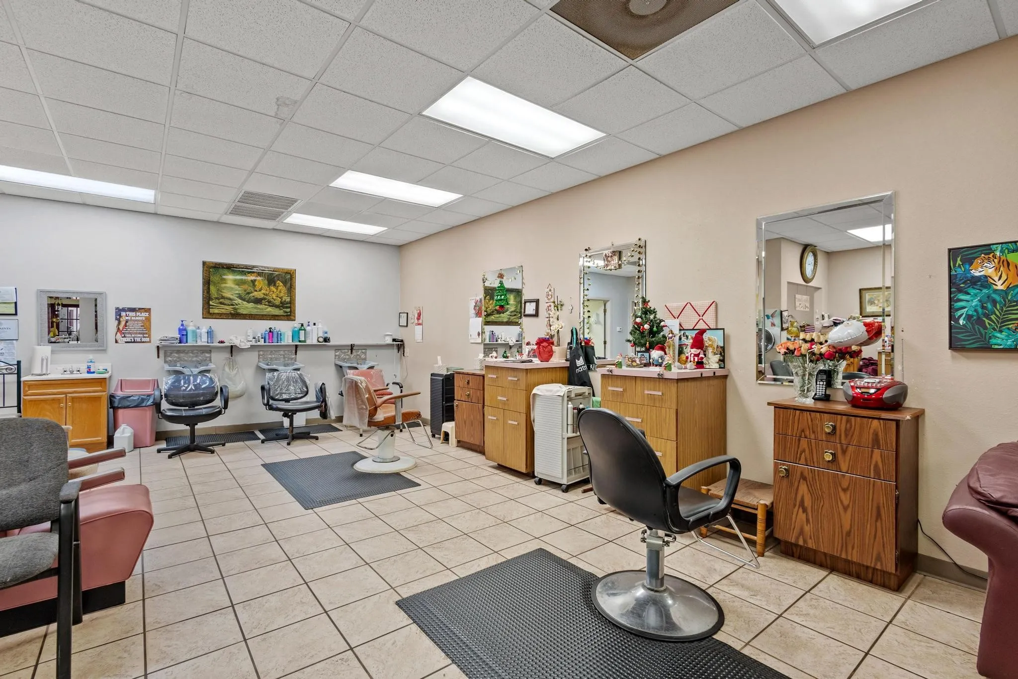 Retail For Sale in Grayson County , 431 W Main Street, Denison, Texas 75020, 0, 0, Garage spaces, 0 Sqft, built in 1959, Preowned, mls#21135204, Real Estate Agent in Denison, Homes For Sale in Grayson county, Homes For Sale in Denison, Realtor in Denison Texas, Real Estate Brokerage Independent Realty Texas, Luminita Cordes Realtor