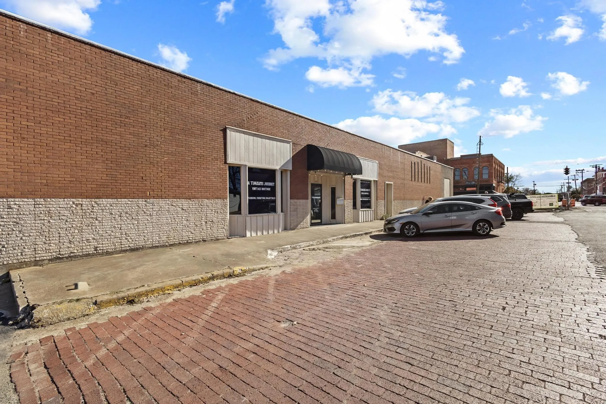 Retail For Sale in Grayson County , 431 W Main Street, Denison, Texas 75020, 0, 0, Garage spaces, 0 Sqft, built in 1959, Preowned, mls#21135204, Real Estate Agent in Denison, Homes For Sale in Grayson county, Homes For Sale in Denison, Realtor in Denison Texas, Real Estate Brokerage Independent Realty Texas, Luminita Cordes Realtor