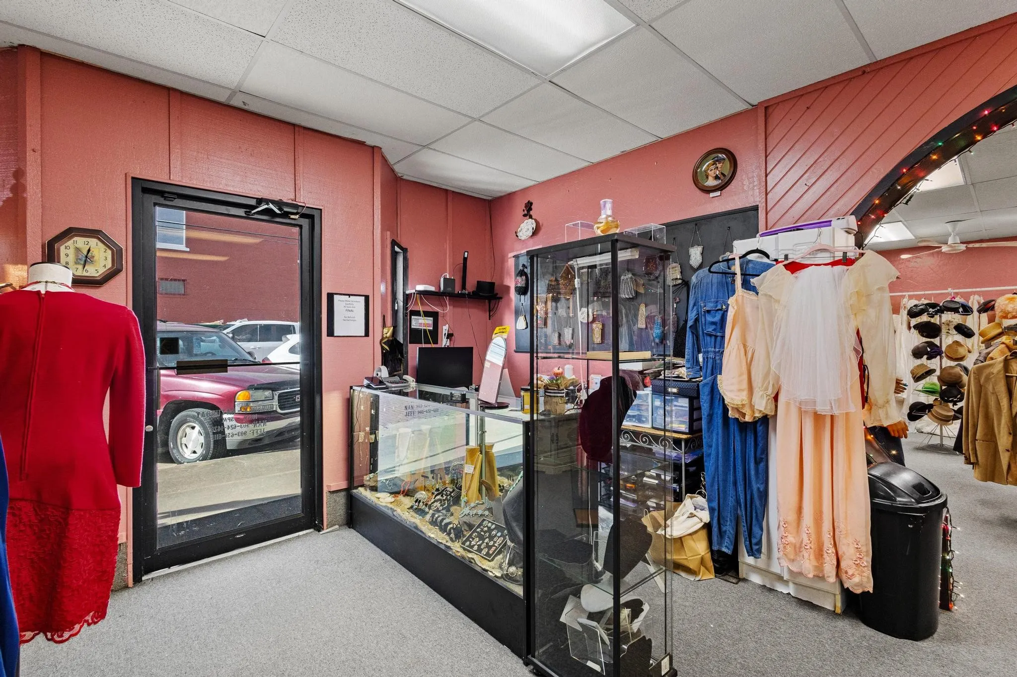 Retail For Sale in Grayson County , 431 W Main Street, Denison, Texas 75020, 0, 0, Garage spaces, 0 Sqft, built in 1959, Preowned, mls#21135204, Real Estate Agent in Denison, Homes For Sale in Grayson county, Homes For Sale in Denison, Realtor in Denison Texas, Real Estate Brokerage Independent Realty Texas, Luminita Cordes Realtor